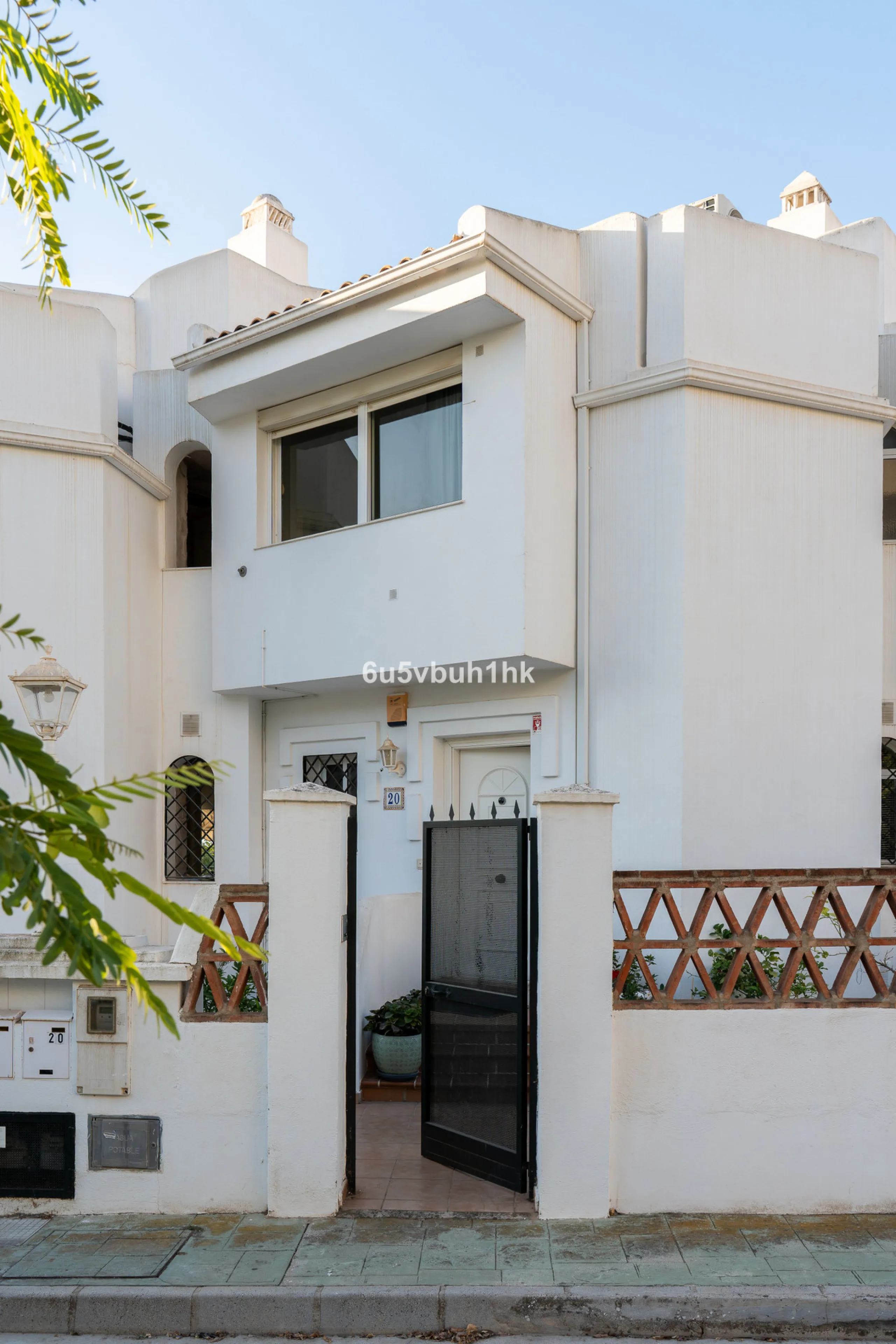 House - Townhouse в продаже в Benalmadena, Málaga. В доме 5 спален и 4 ванных комнат. Площадь дома 258 м². Площадь участка 258 м²