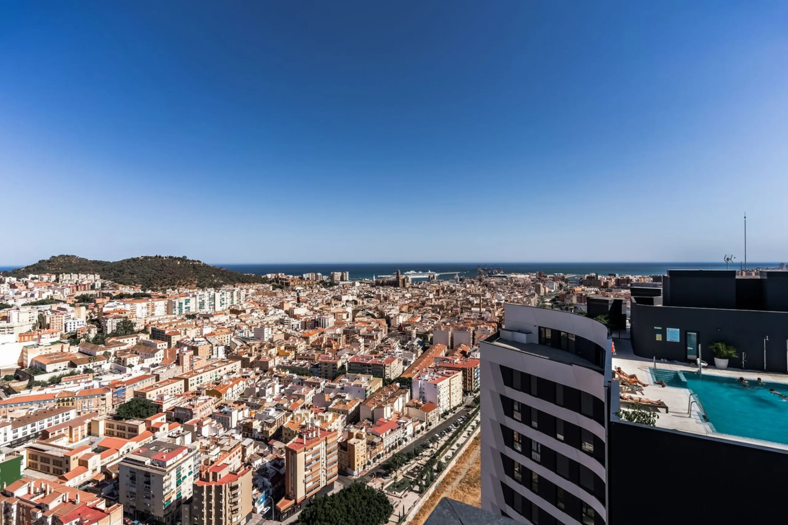 A million dollar view in the heart of Málaga! This modern 2-bedroom and 2-bathroom apartment from 2024 is located on the 16th floor of the iconic Málaga Urban Sky Tower, offering breathtaking and panoramic views of the amazing city skyline.