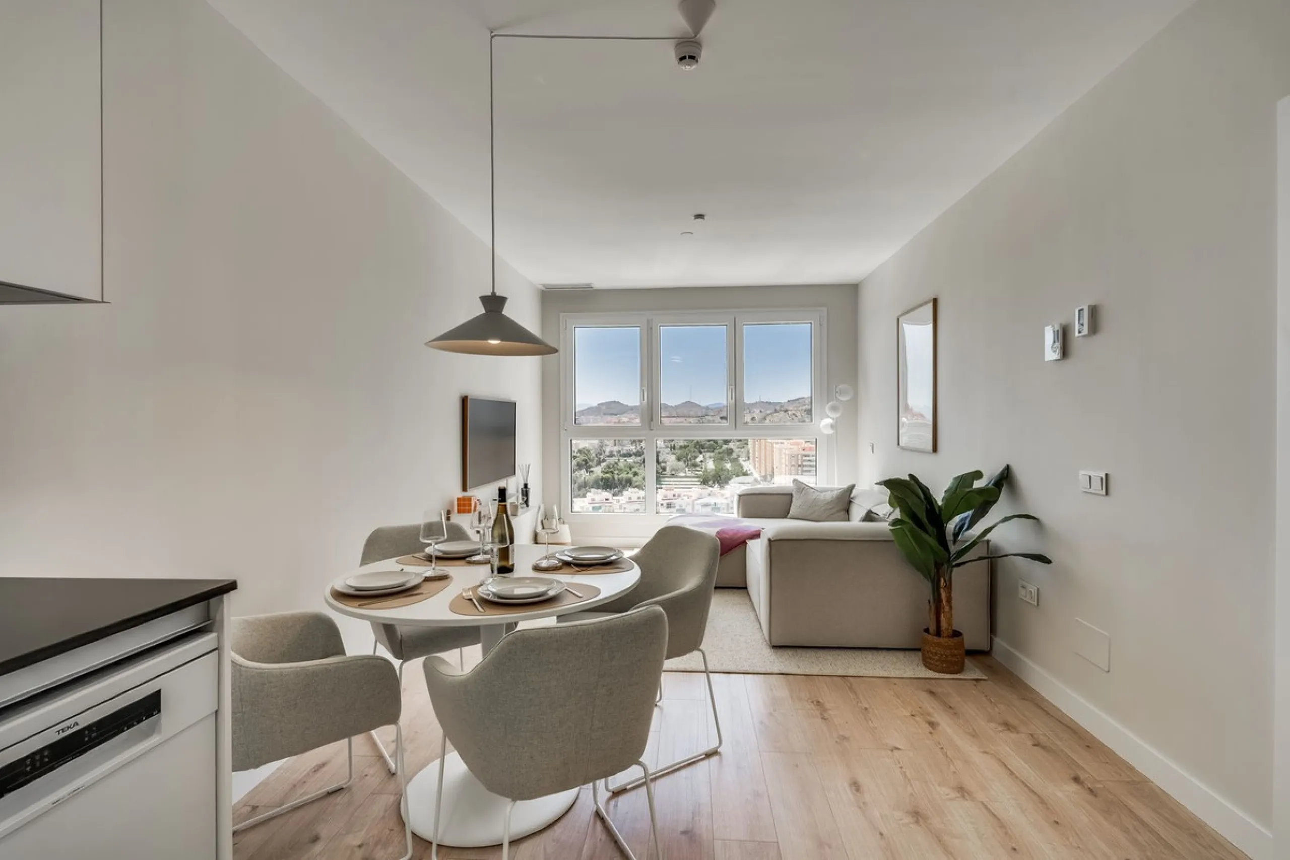 A million dollar view in the heart of Málaga! This modern 2-bedroom and 2-bathroom apartment from 2024 is located on the 16th floor of the iconic Málaga Urban Sky Tower, offering breathtaking and panoramic views of the amazing city skyline.