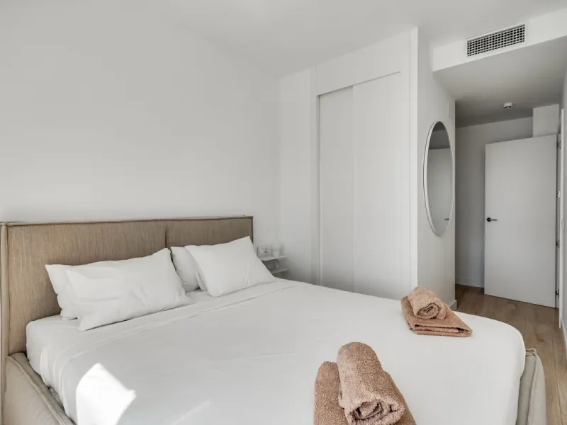 A million dollar view in the heart of Málaga! This modern 2-bedroom and 2-bathroom apartment from 2024 is located on the 16th floor of the iconic Málaga Urban Sky Tower, offering breathtaking and panoramic views of the amazing city skyline.