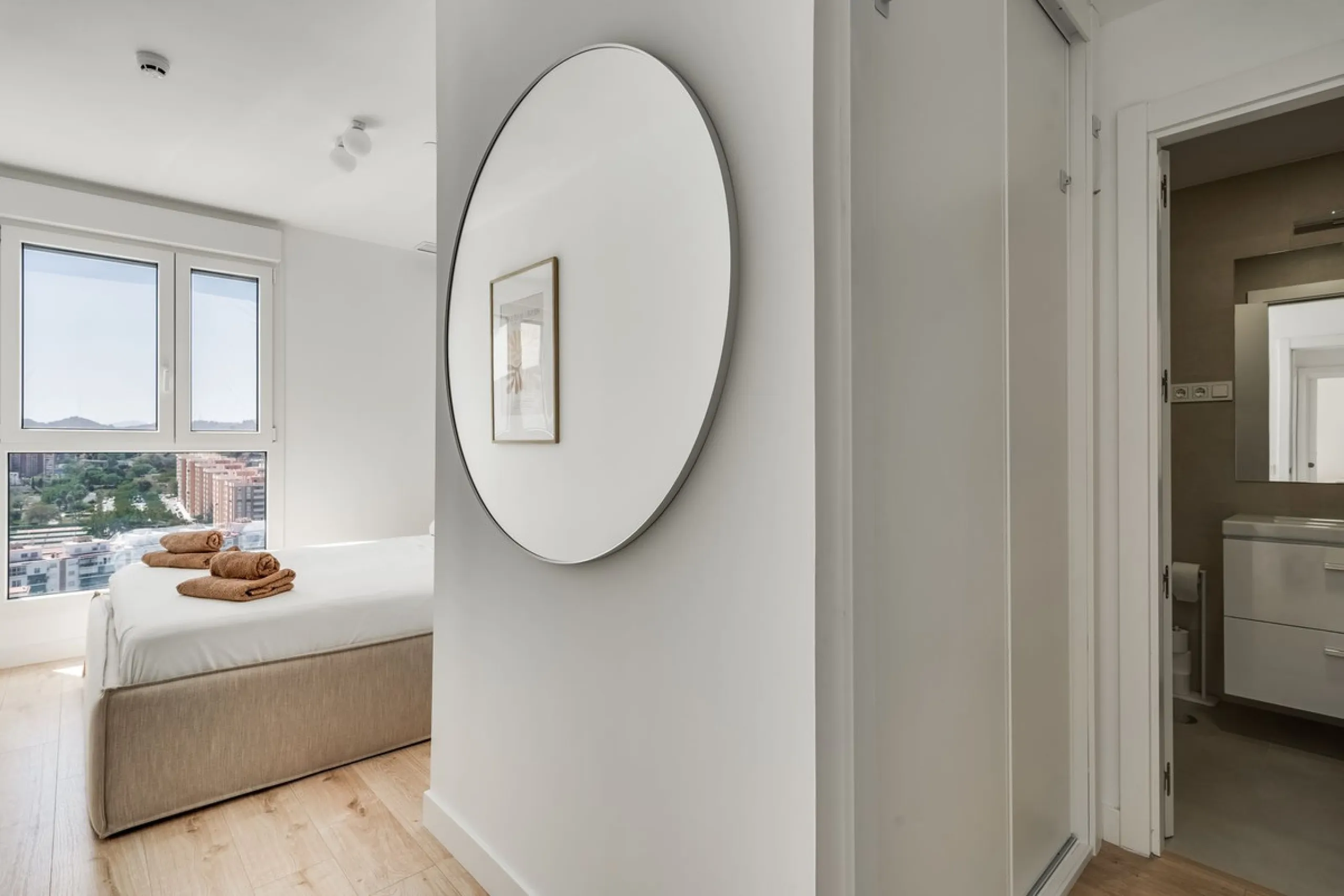 A million dollar view in the heart of Málaga! This modern 2-bedroom and 2-bathroom apartment from 2024 is located on the 16th floor of the iconic Málaga Urban Sky Tower, offering breathtaking and panoramic views of the amazing city skyline.