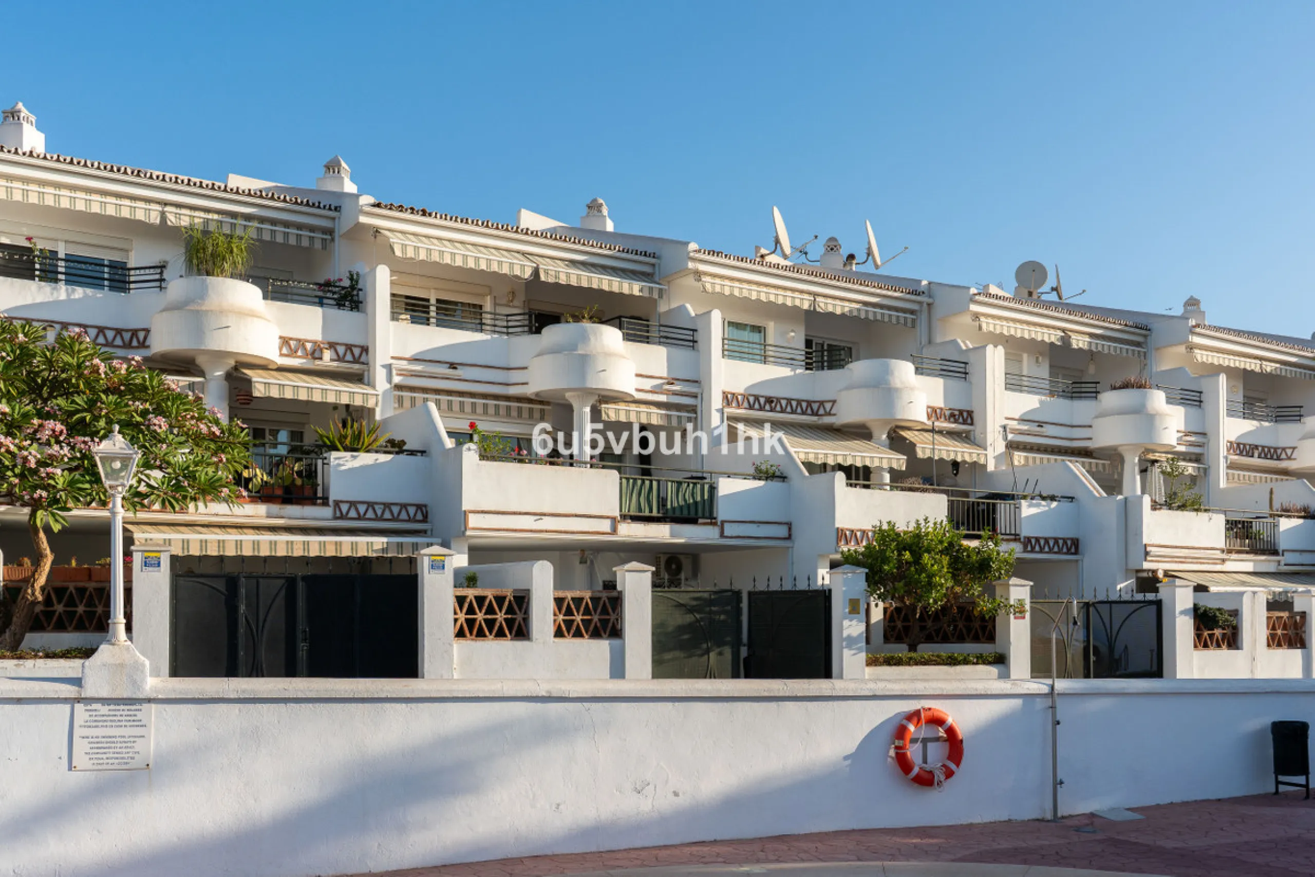 House - Townhouse в продаже в Benalmadena, Málaga. В доме 5 спален и 4 ванных комнат. Площадь дома 258 м². Площадь участка 258 м²