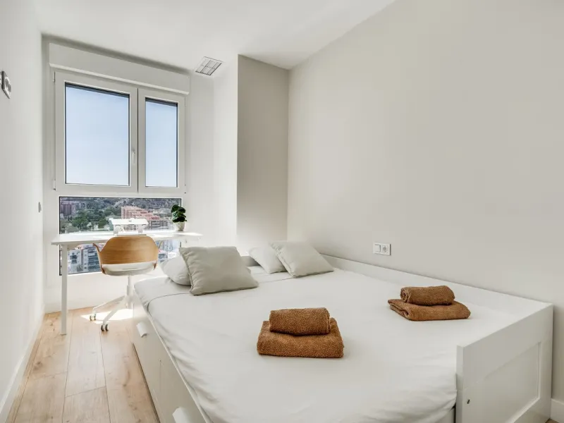 A million dollar view in the heart of Málaga! This modern 2-bedroom and 2-bathroom apartment from 2024 is located on the 16th floor of the iconic Málaga Urban Sky Tower, offering breathtaking and panoramic views of the amazing city skyline.