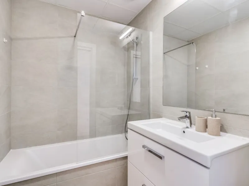 A million dollar view in the heart of Málaga! This modern 2-bedroom and 2-bathroom apartment from 2024 is located on the 16th floor of the iconic Málaga Urban Sky Tower, offering breathtaking and panoramic views of the amazing city skyline.