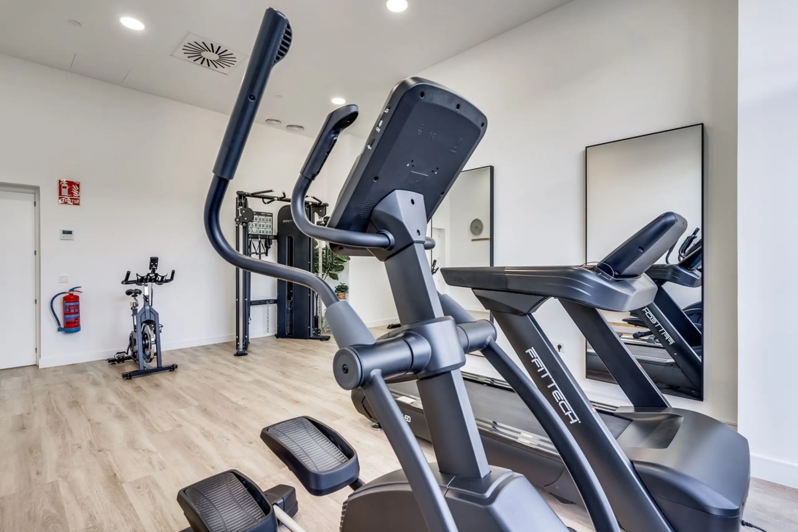 A million dollar view in the heart of Málaga! This modern 2-bedroom and 2-bathroom apartment from 2024 is located on the 16th floor of the iconic Málaga Urban Sky Tower, offering breathtaking and panoramic views of the amazing city skyline.