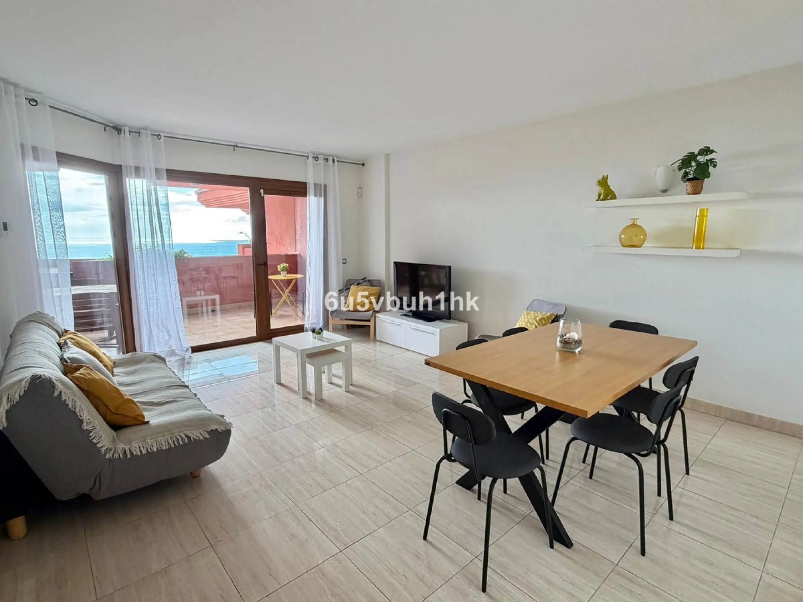 We present this exclusive penthouse in Altos del Higuerón, a property that stands out for its brightness, spaciousness, and spectacular sea views.