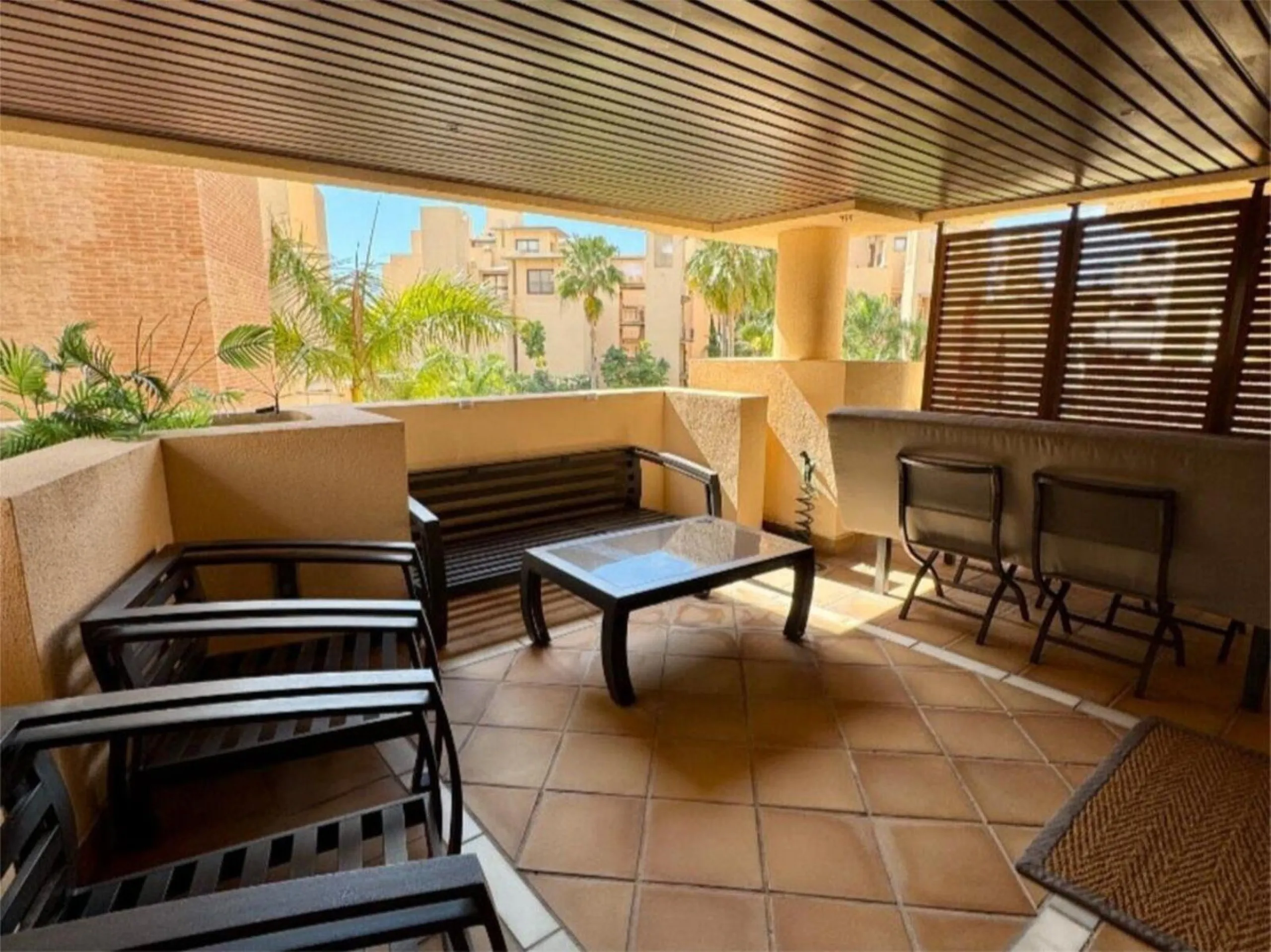 Apartment - Middle Floor Apartment в продаже в Estepona, Málaga. В доме 3 спален и 2 ванных комнат. Площадь дома 132 м²