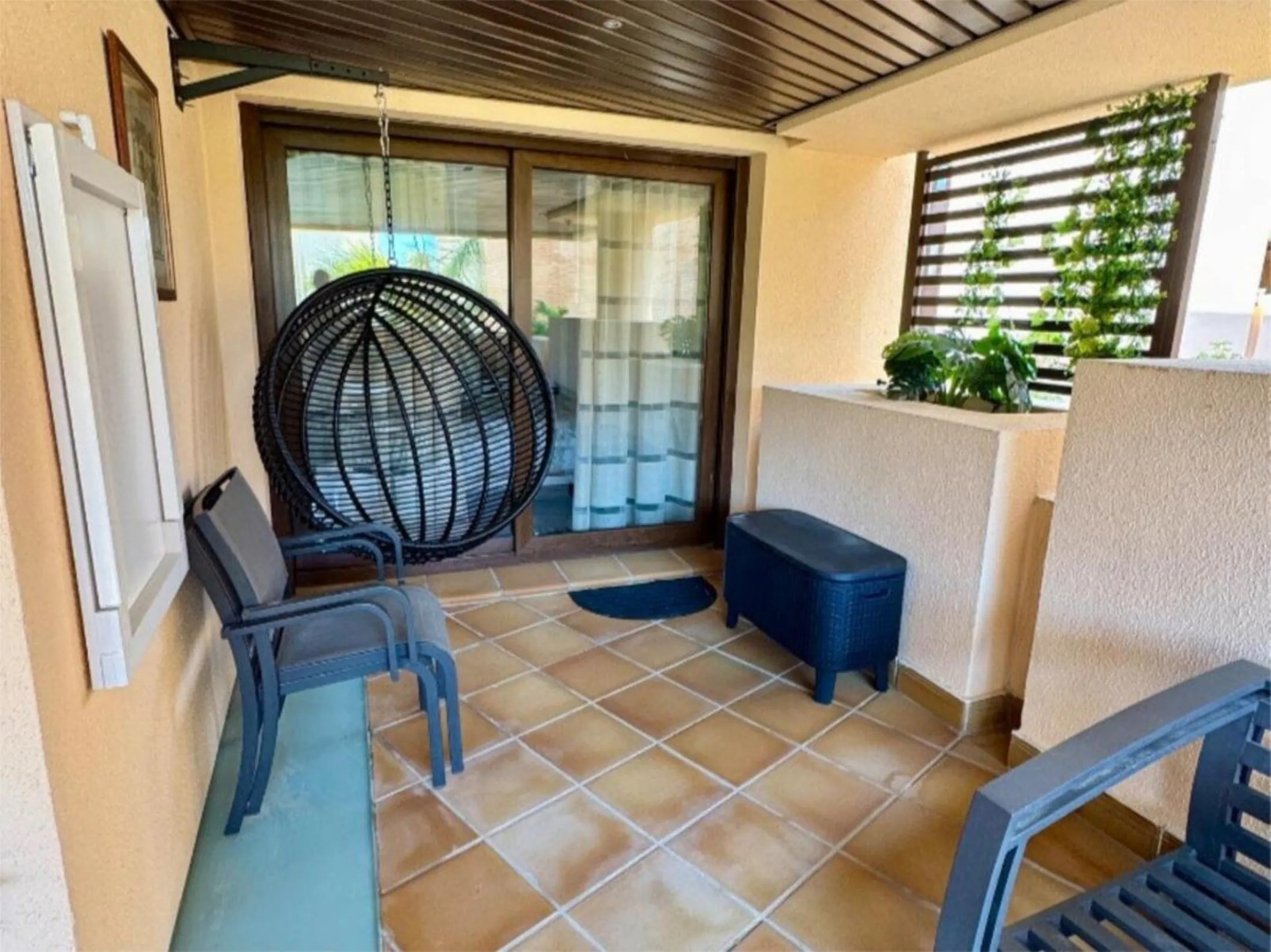 Apartment - Middle Floor Apartment в продаже в Estepona, Málaga. В доме 3 спален и 2 ванных комнат. Площадь дома 132 м²