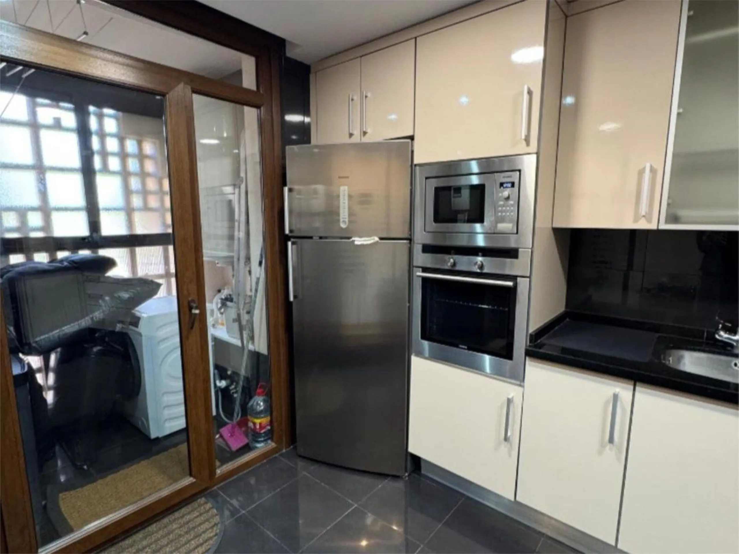 Apartment - Middle Floor Apartment в продаже в Estepona, Málaga. В доме 3 спален и 2 ванных комнат. Площадь дома 132 м²