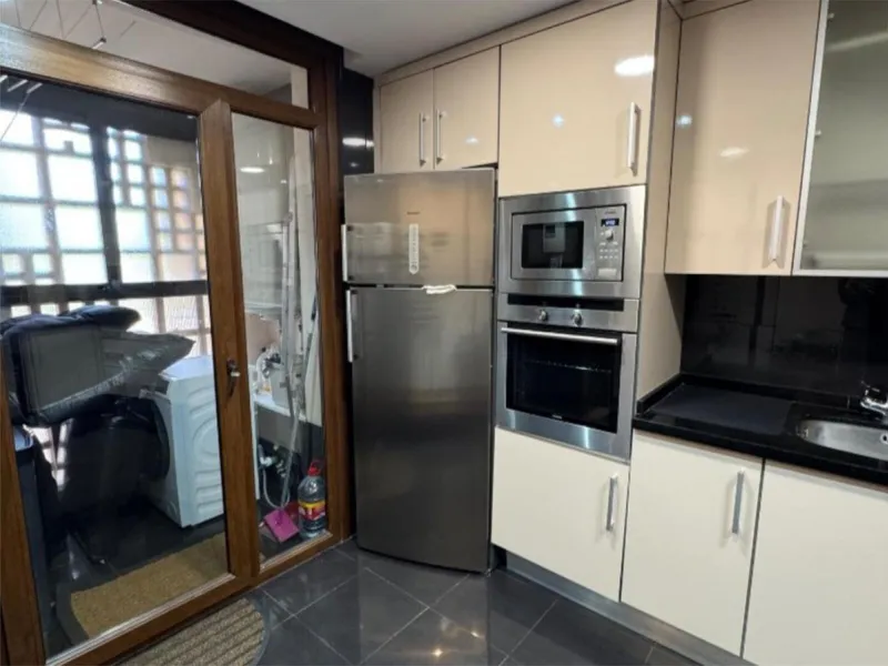 Apartment - Middle Floor Apartment в продаже в Estepona, Málaga. В доме 3 спален и 2 ванных комнат. Площадь дома 132 м²