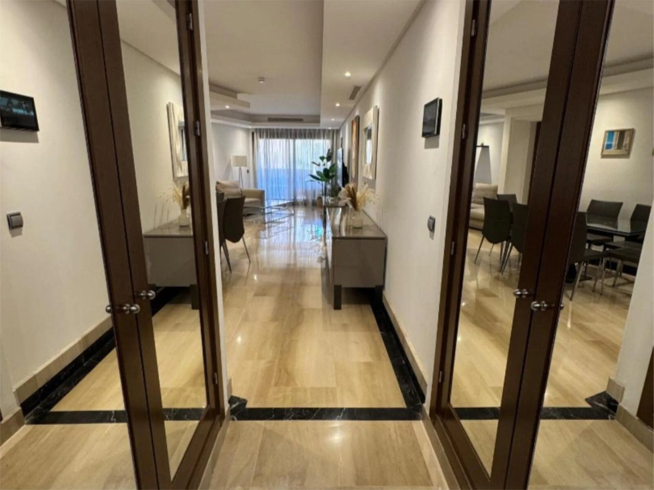Apartment - Middle Floor Apartment в продаже в Estepona, Málaga. В доме 3 спален и 2 ванных комнат. Площадь дома 132 м²