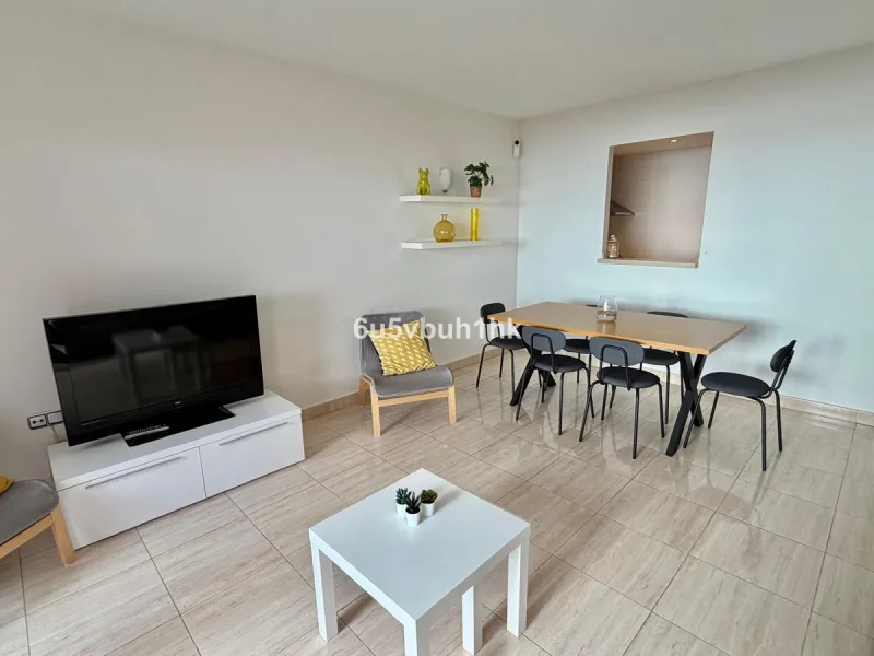 We present this exclusive penthouse in Altos del Higuerón, a property that stands out for its brightness, spaciousness, and spectacular sea views.