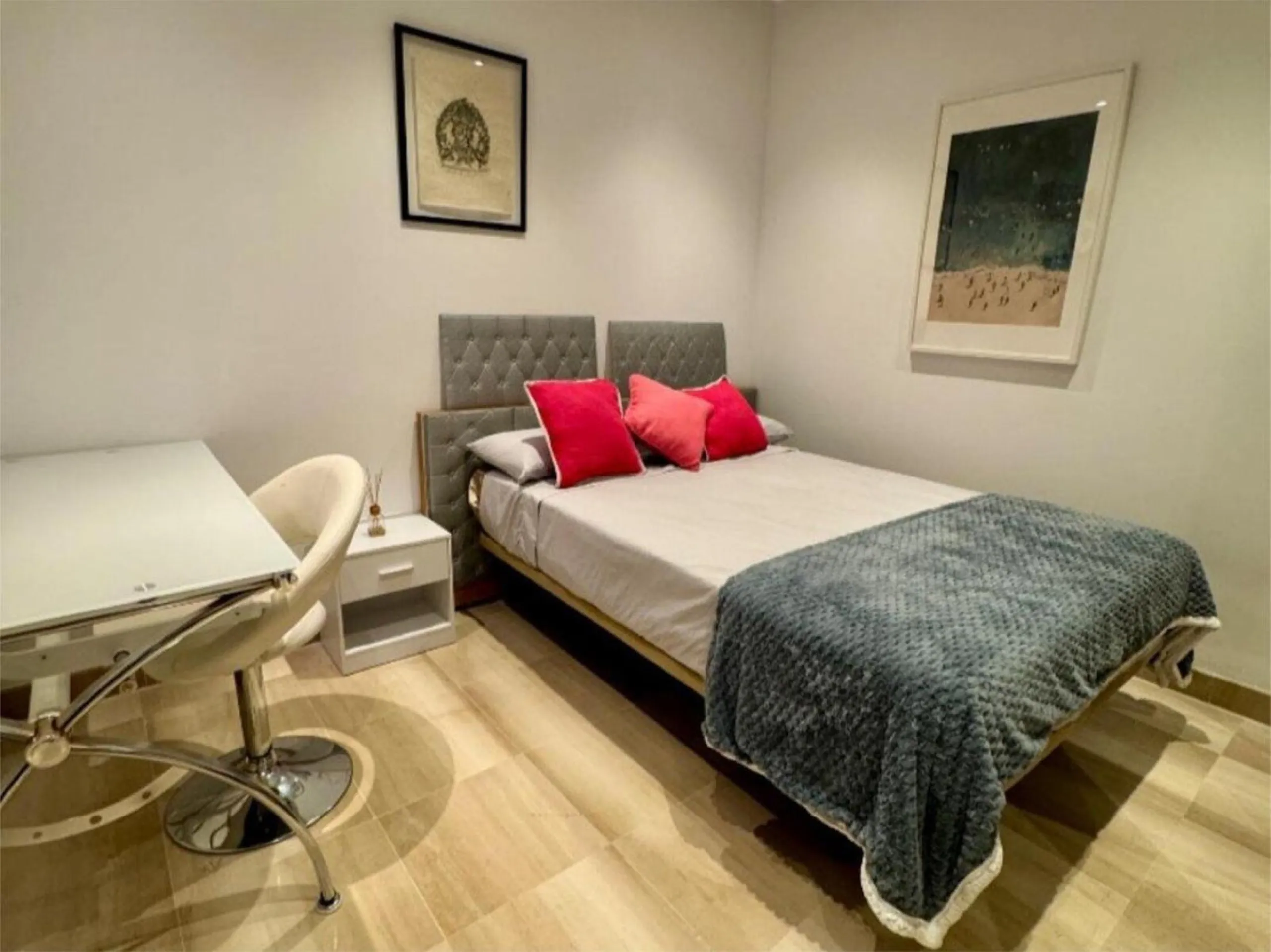 Apartment - Middle Floor Apartment в продаже в Estepona, Málaga. В доме 3 спален и 2 ванных комнат. Площадь дома 132 м²