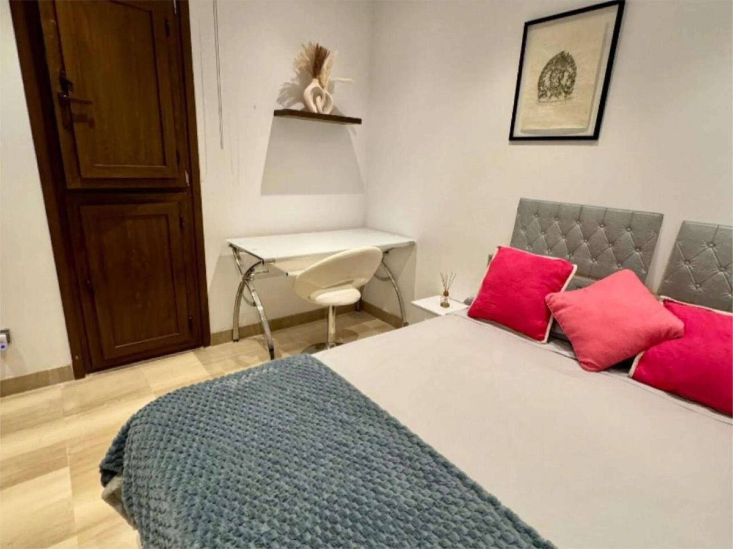 Apartment - Middle Floor Apartment в продаже в Estepona, Málaga. В доме 3 спален и 2 ванных комнат. Площадь дома 132 м²