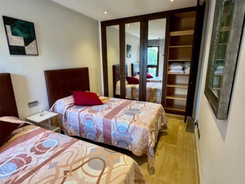 Apartment - Middle Floor Apartment в продаже в Estepona, Málaga. В доме 3 спален и 2 ванных комнат. Площадь дома 132 м²