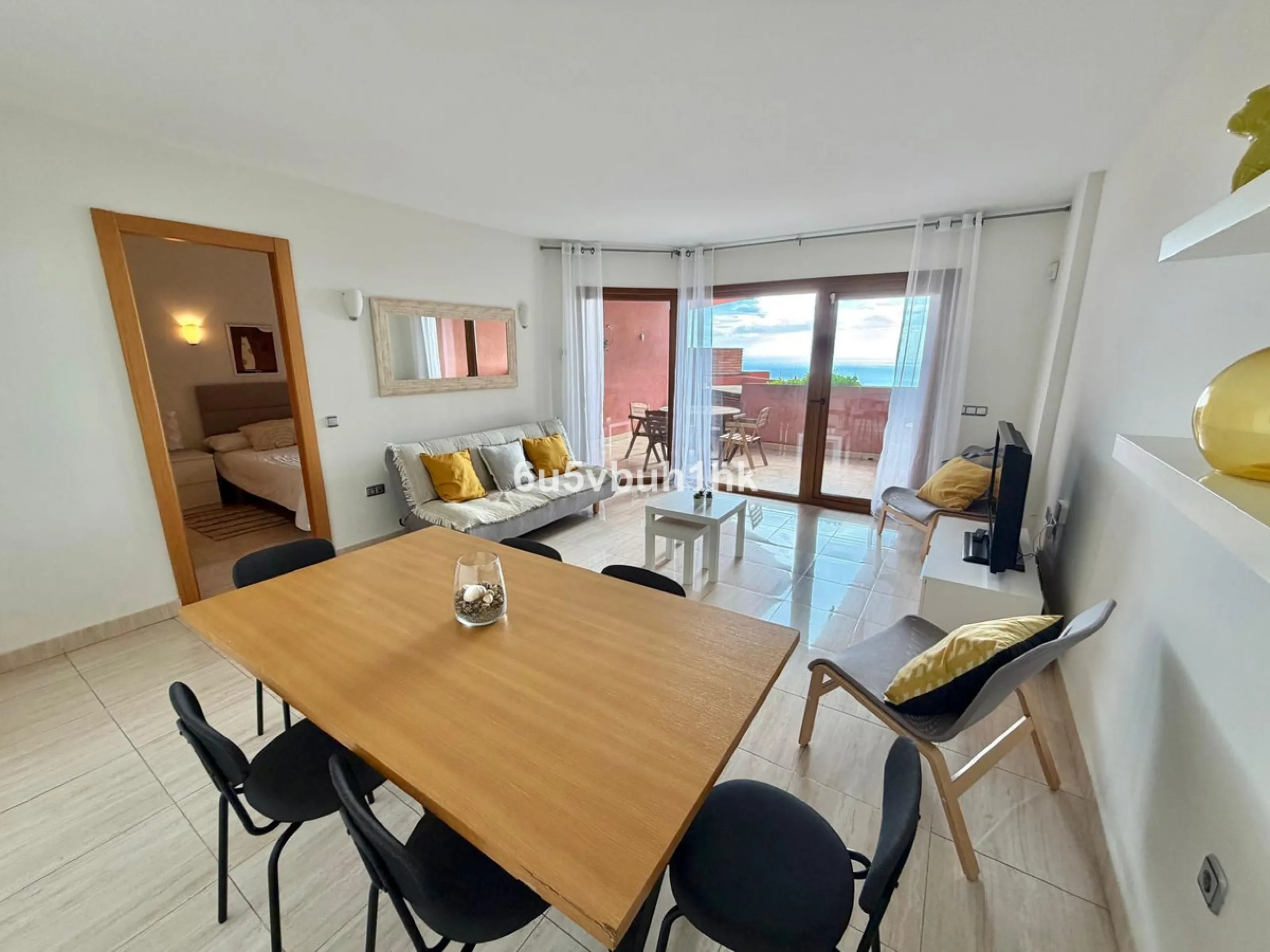We present this exclusive penthouse in Altos del Higuerón, a property that stands out for its brightness, spaciousness, and spectacular sea views.