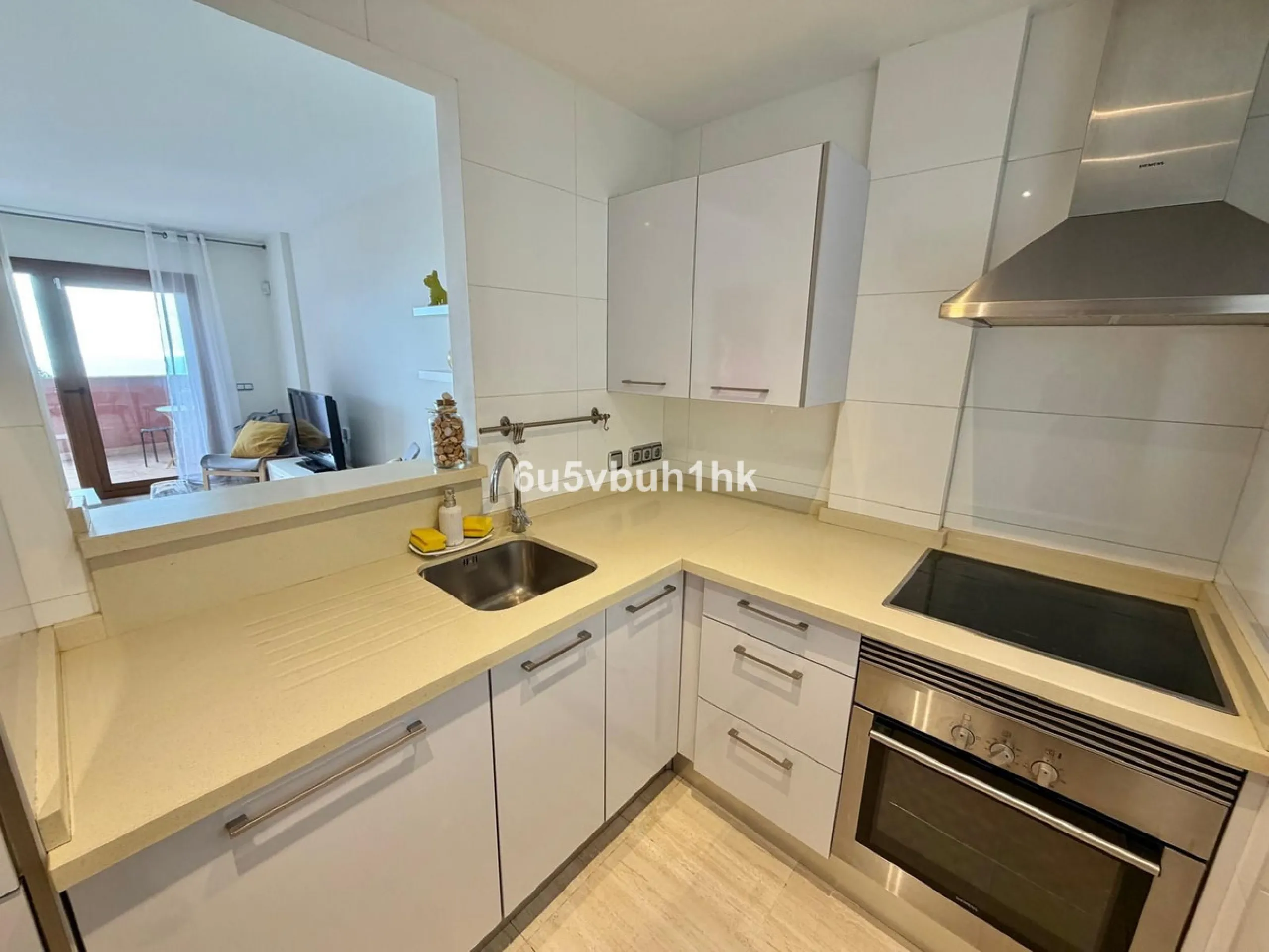 We present this exclusive penthouse in Altos del Higuerón, a property that stands out for its brightness, spaciousness, and spectacular sea views.