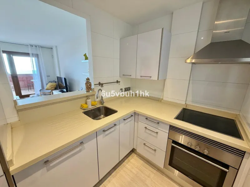 We present this exclusive penthouse in Altos del Higuerón, a property that stands out for its brightness, spaciousness, and spectacular sea views.