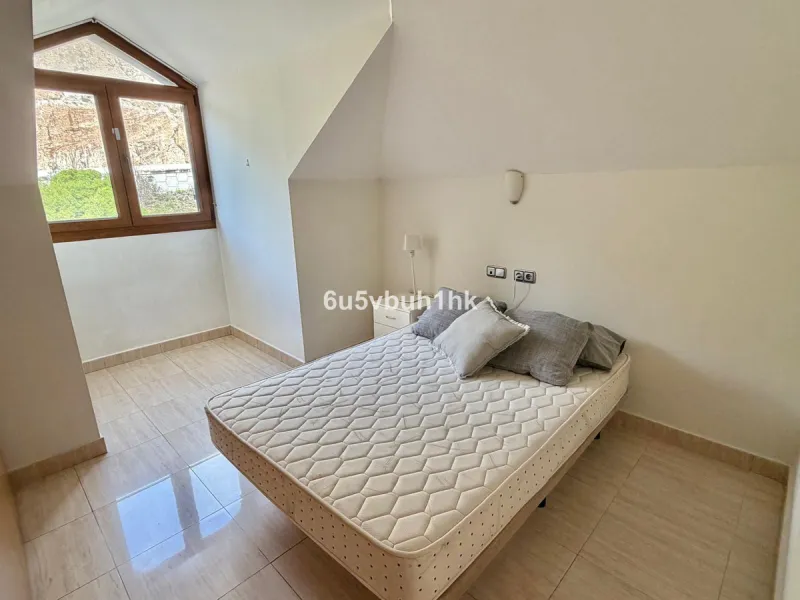We present this exclusive penthouse in Altos del Higuerón, a property that stands out for its brightness, spaciousness, and spectacular sea views.