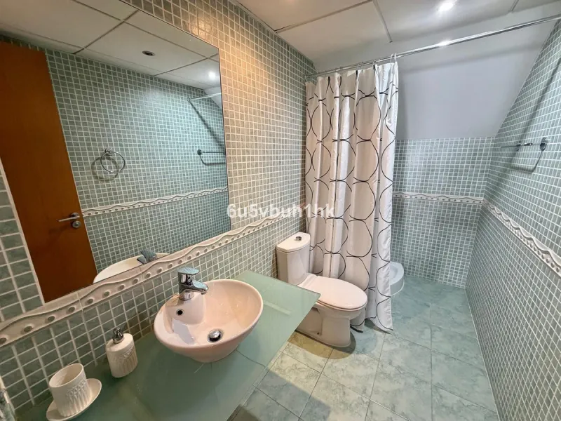 We present this exclusive penthouse in Altos del Higuerón, a property that stands out for its brightness, spaciousness, and spectacular sea views.