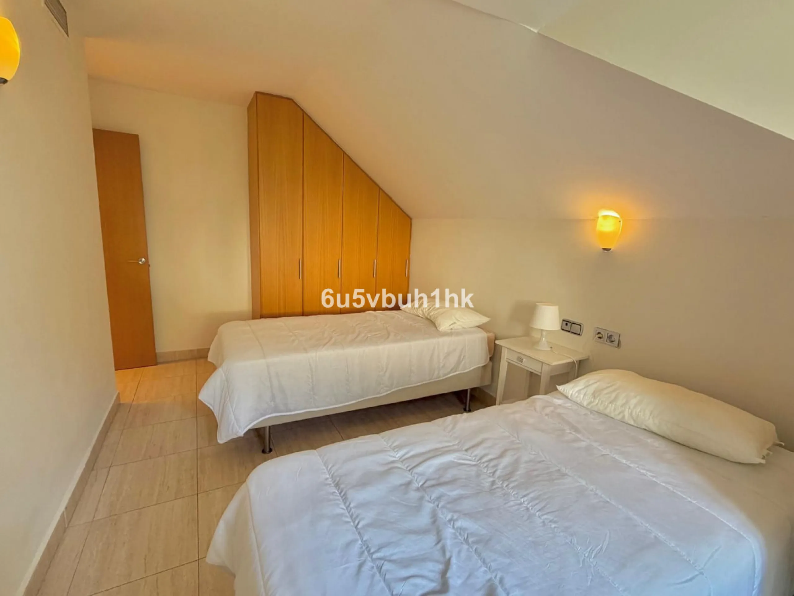 We present this exclusive penthouse in Altos del Higuerón, a property that stands out for its brightness, spaciousness, and spectacular sea views.