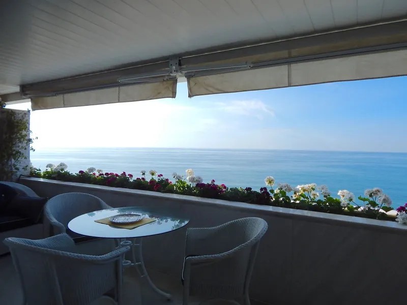 A unique opportunity to acquire a luxurious apartment in the coveted frontline beach of Marbella! This exclusive second-floor apartment in the Marina Mariola Building offers a stunning frontal view of the Mediterranean Sea. It comprises 2 spacious bedroom