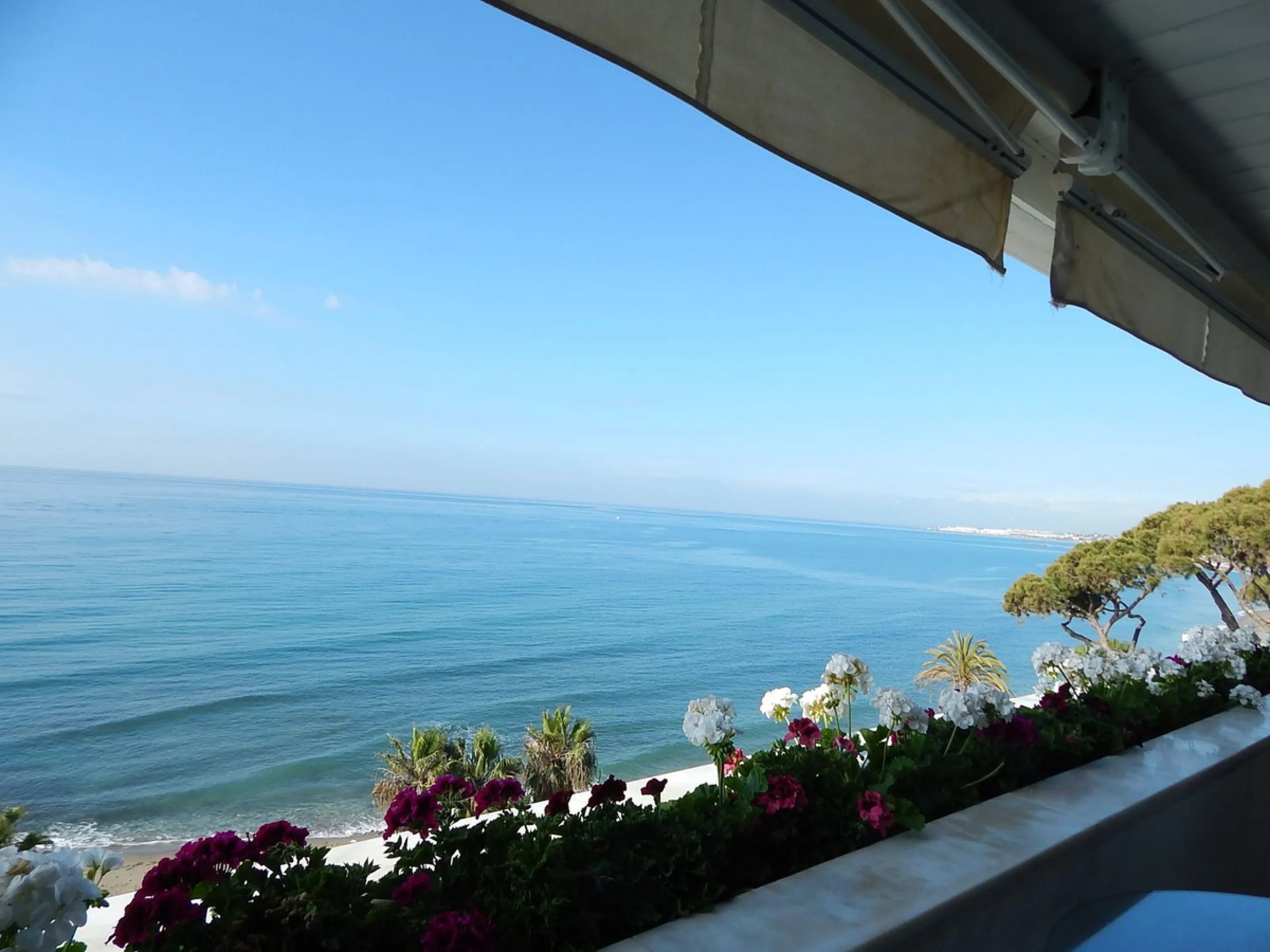 A unique opportunity to acquire a luxurious apartment in the coveted frontline beach of Marbella! This exclusive second-floor apartment in the Marina Mariola Building offers a stunning frontal view of the Mediterranean Sea. It comprises 2 spacious bedroom