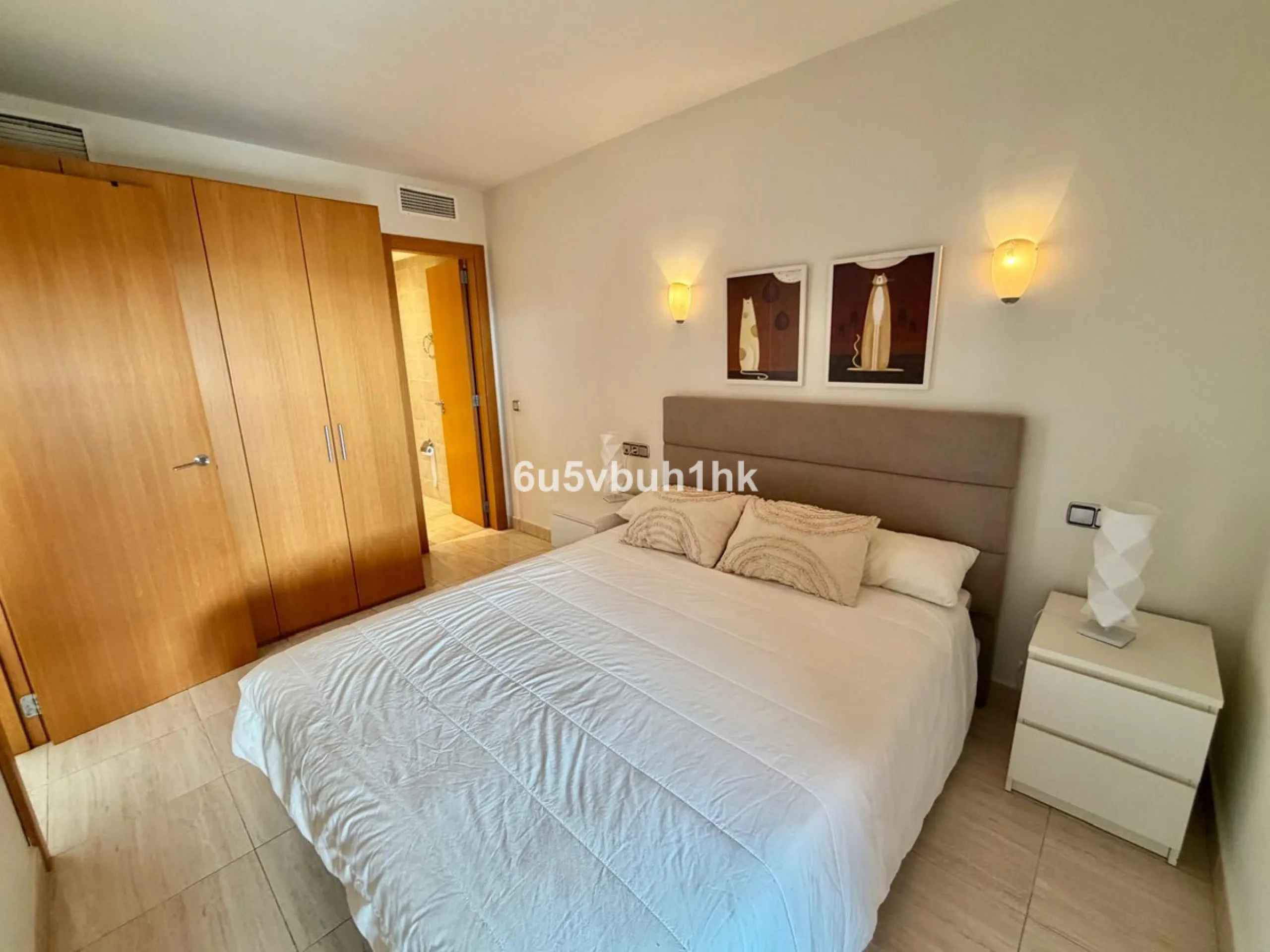We present this exclusive penthouse in Altos del Higuerón, a property that stands out for its brightness, spaciousness, and spectacular sea views.