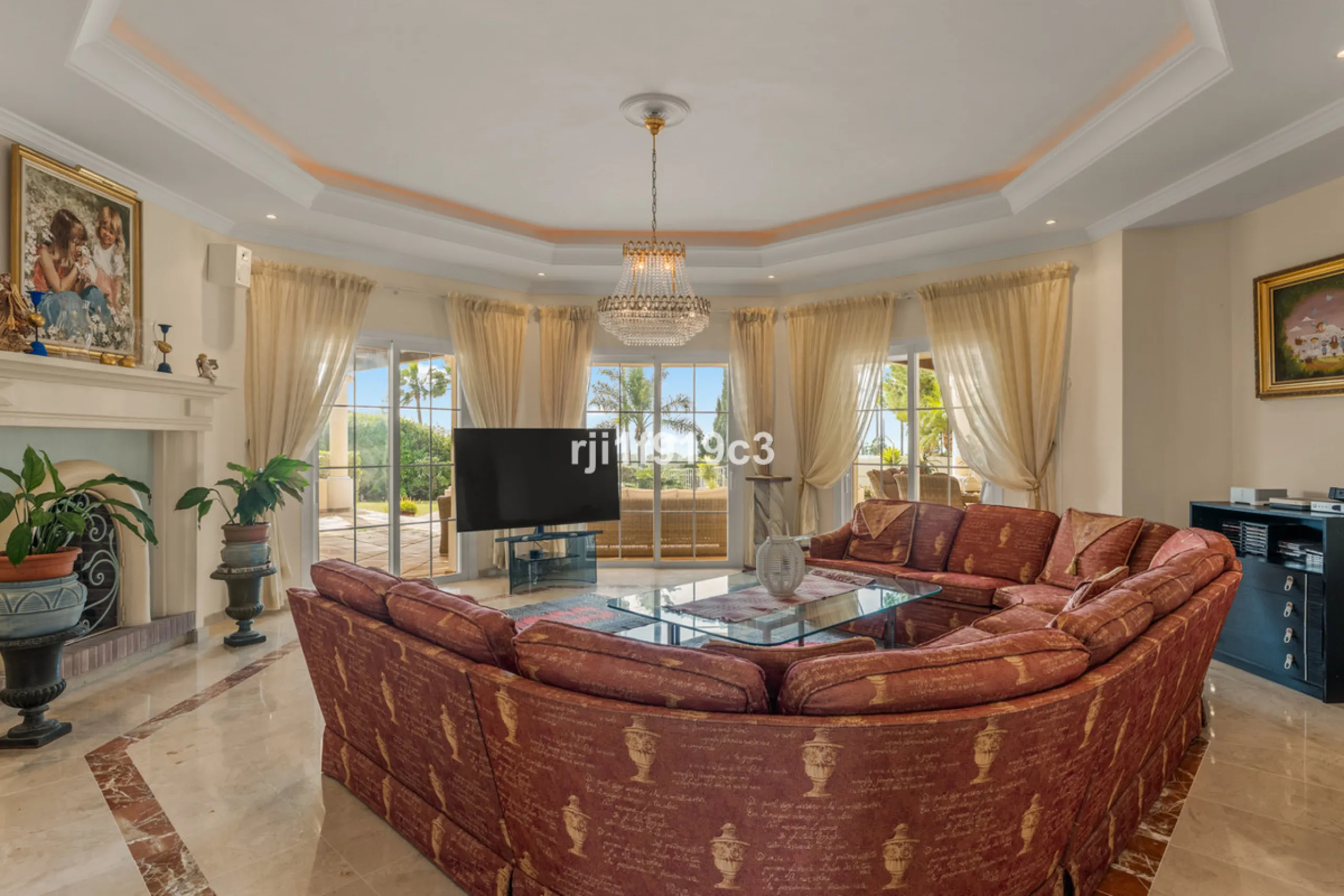 House - Detached Villa в продаже в Marbella, Málaga. В доме 4 спален и 5 ванных комнат. Площадь дома 571 м². Площадь участка 1443 м²