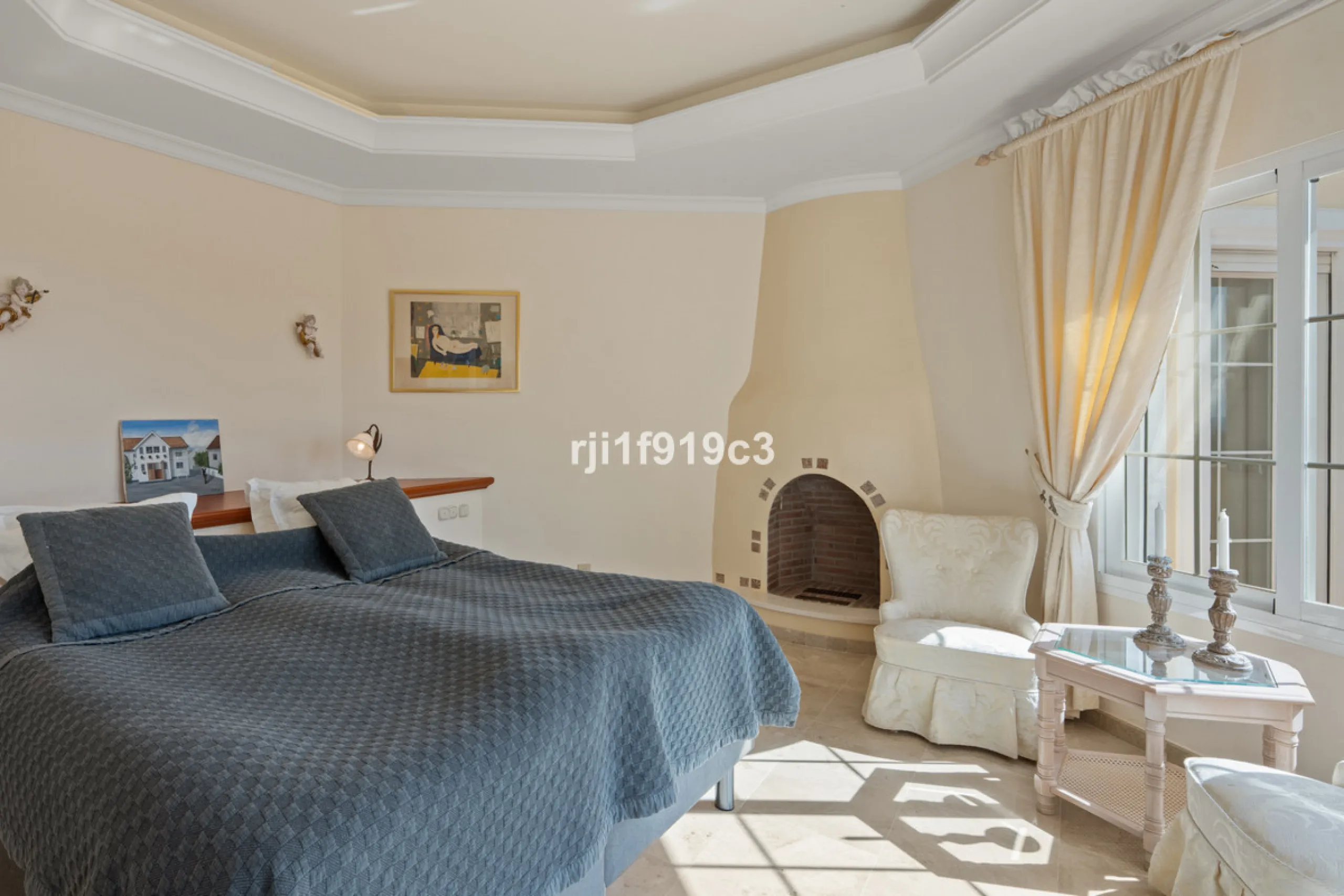 House - Detached Villa в продаже в Marbella, Málaga. В доме 4 спален и 5 ванных комнат. Площадь дома 571 м². Площадь участка 1443 м²