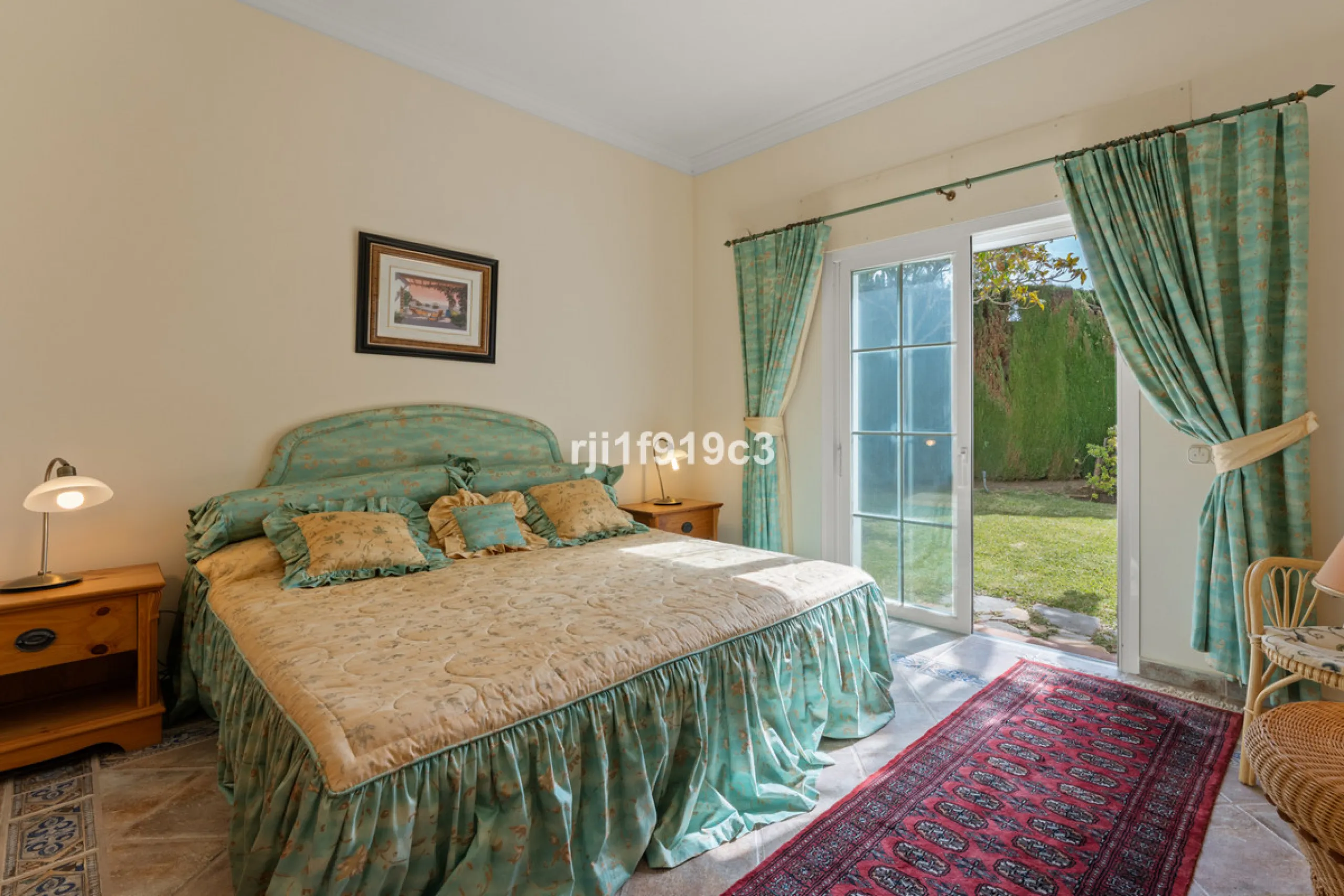 House - Detached Villa в продаже в Marbella, Málaga. В доме 4 спален и 5 ванных комнат. Площадь дома 571 м². Площадь участка 1443 м²