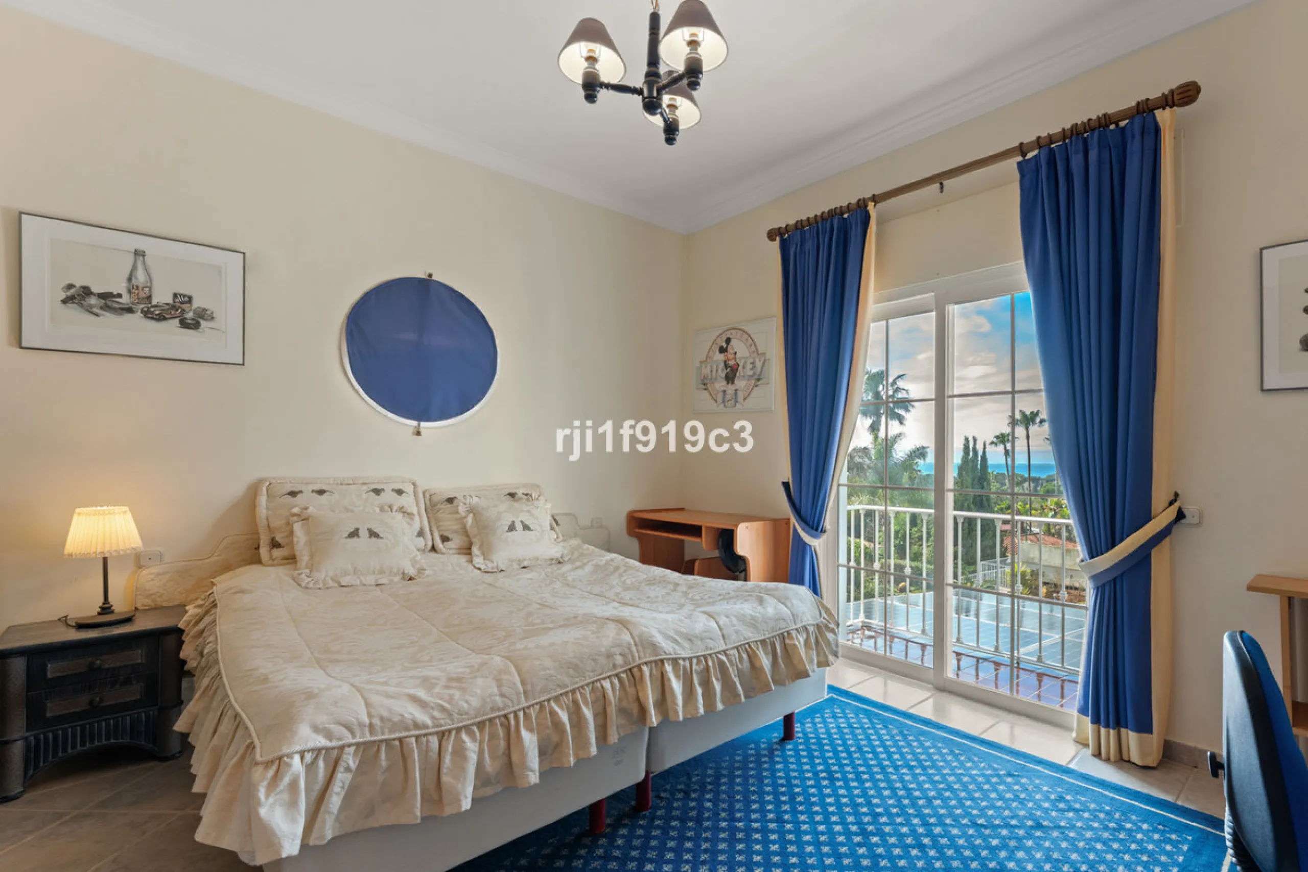 House - Detached Villa в продаже в Marbella, Málaga. В доме 4 спален и 5 ванных комнат. Площадь дома 571 м². Площадь участка 1443 м²