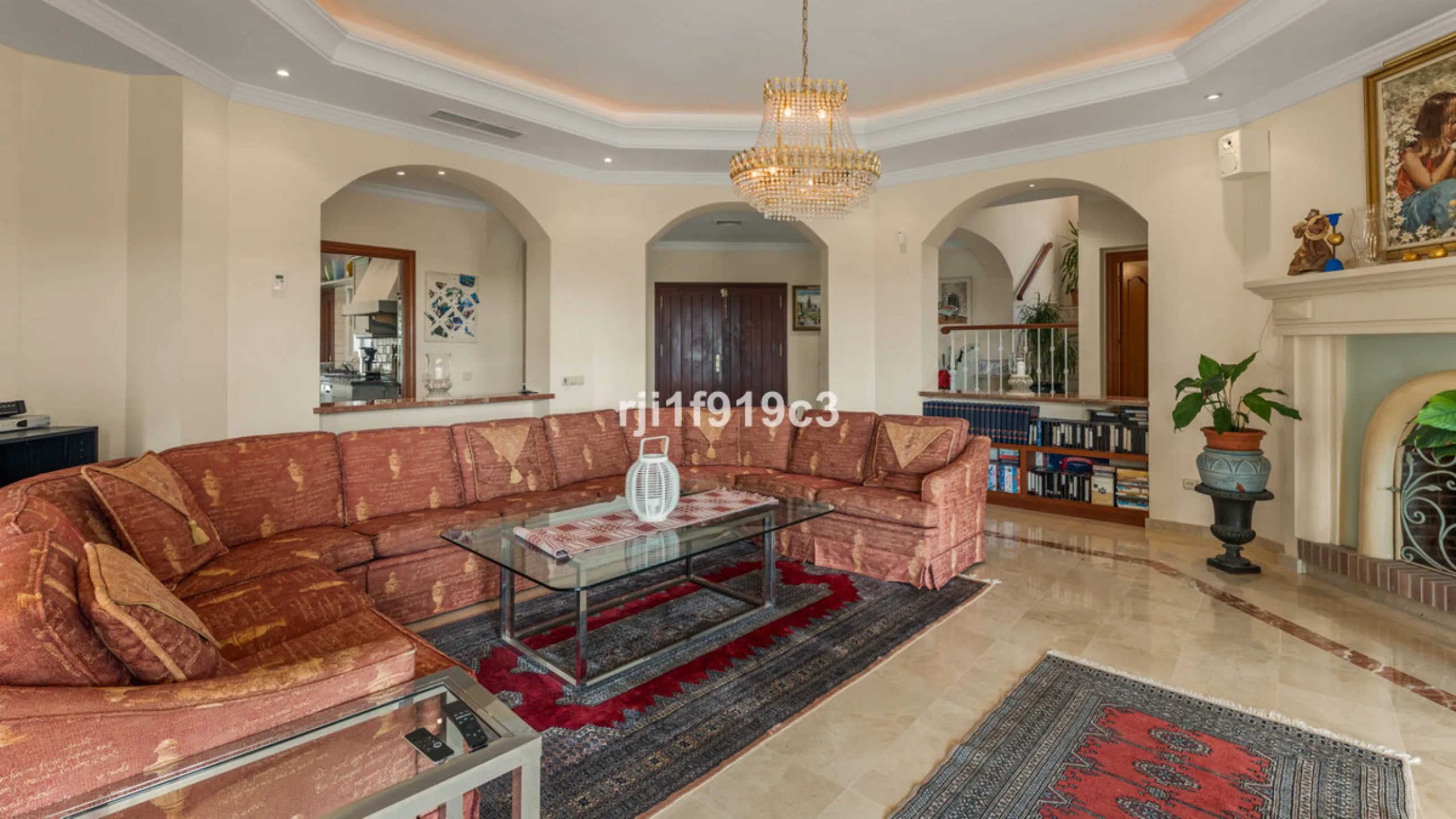 House - Detached Villa в продаже в Marbella, Málaga. В доме 4 спален и 5 ванных комнат. Площадь дома 571 м². Площадь участка 1443 м²