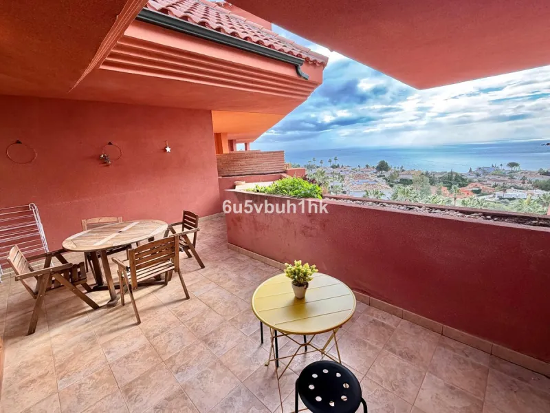We present this exclusive penthouse in Altos del Higuerón, a property that stands out for its brightness, spaciousness, and spectacular sea views.