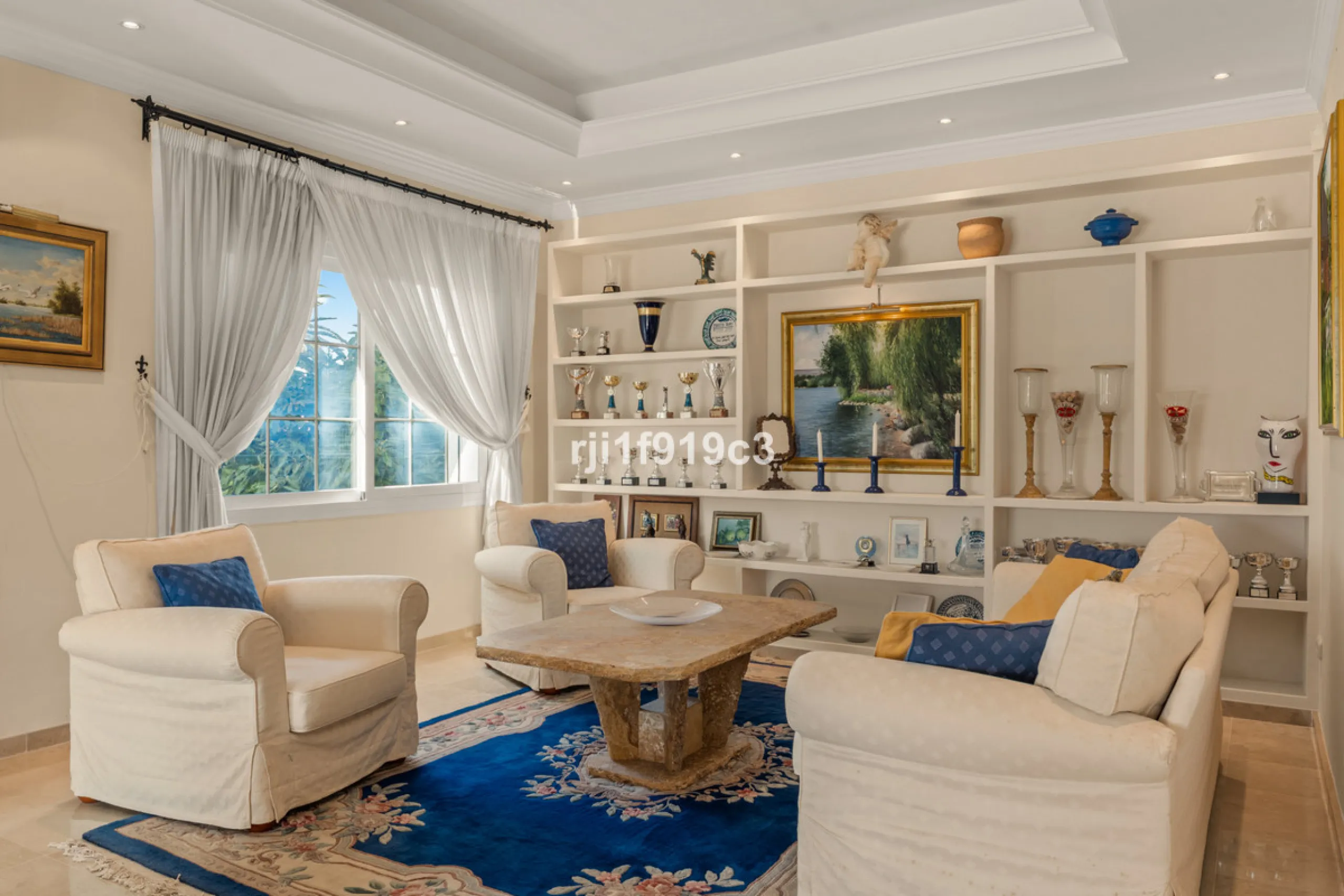 House - Detached Villa в продаже в Marbella, Málaga. В доме 4 спален и 5 ванных комнат. Площадь дома 571 м². Площадь участка 1443 м²