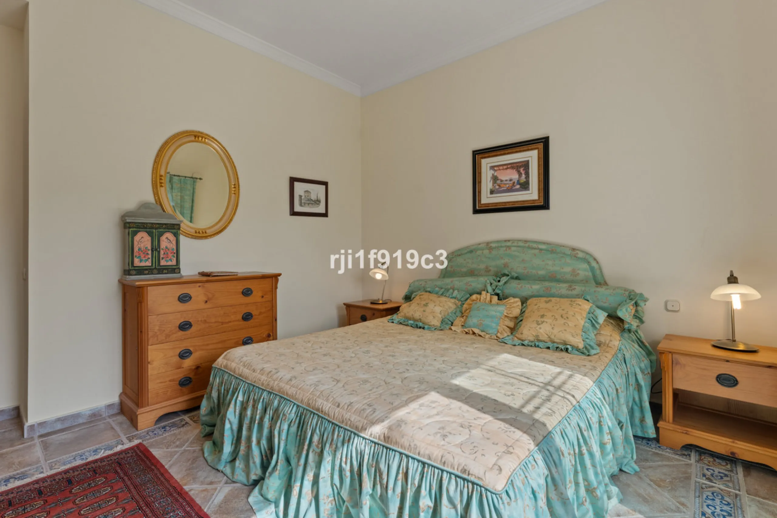 House - Detached Villa в продаже в Marbella, Málaga. В доме 4 спален и 5 ванных комнат. Площадь дома 571 м². Площадь участка 1443 м²