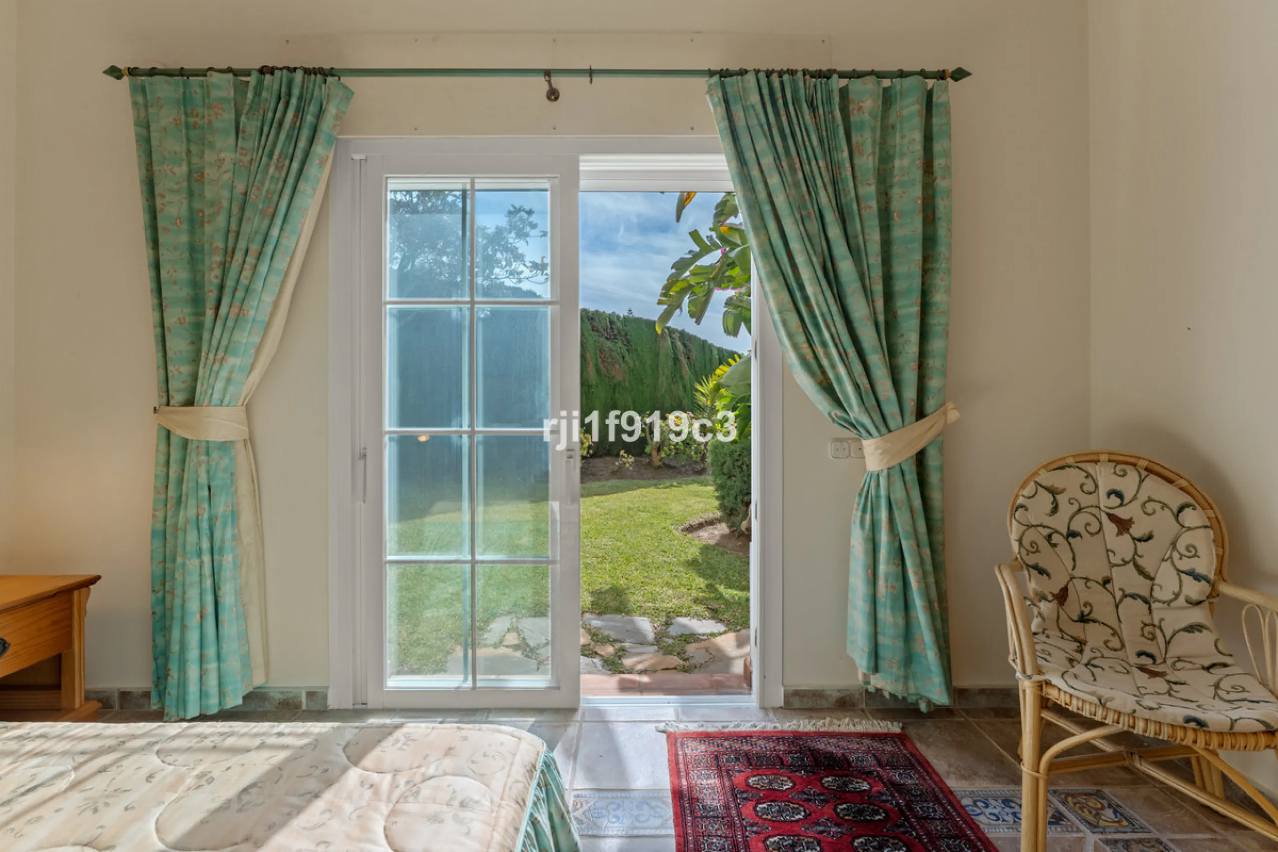 House - Detached Villa в продаже в Marbella, Málaga. В доме 4 спален и 5 ванных комнат. Площадь дома 571 м². Площадь участка 1443 м²