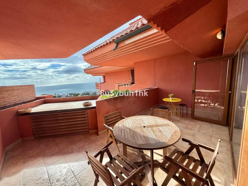 We present this exclusive penthouse in Altos del Higuerón, a property that stands out for its brightness, spaciousness, and spectacular sea views.