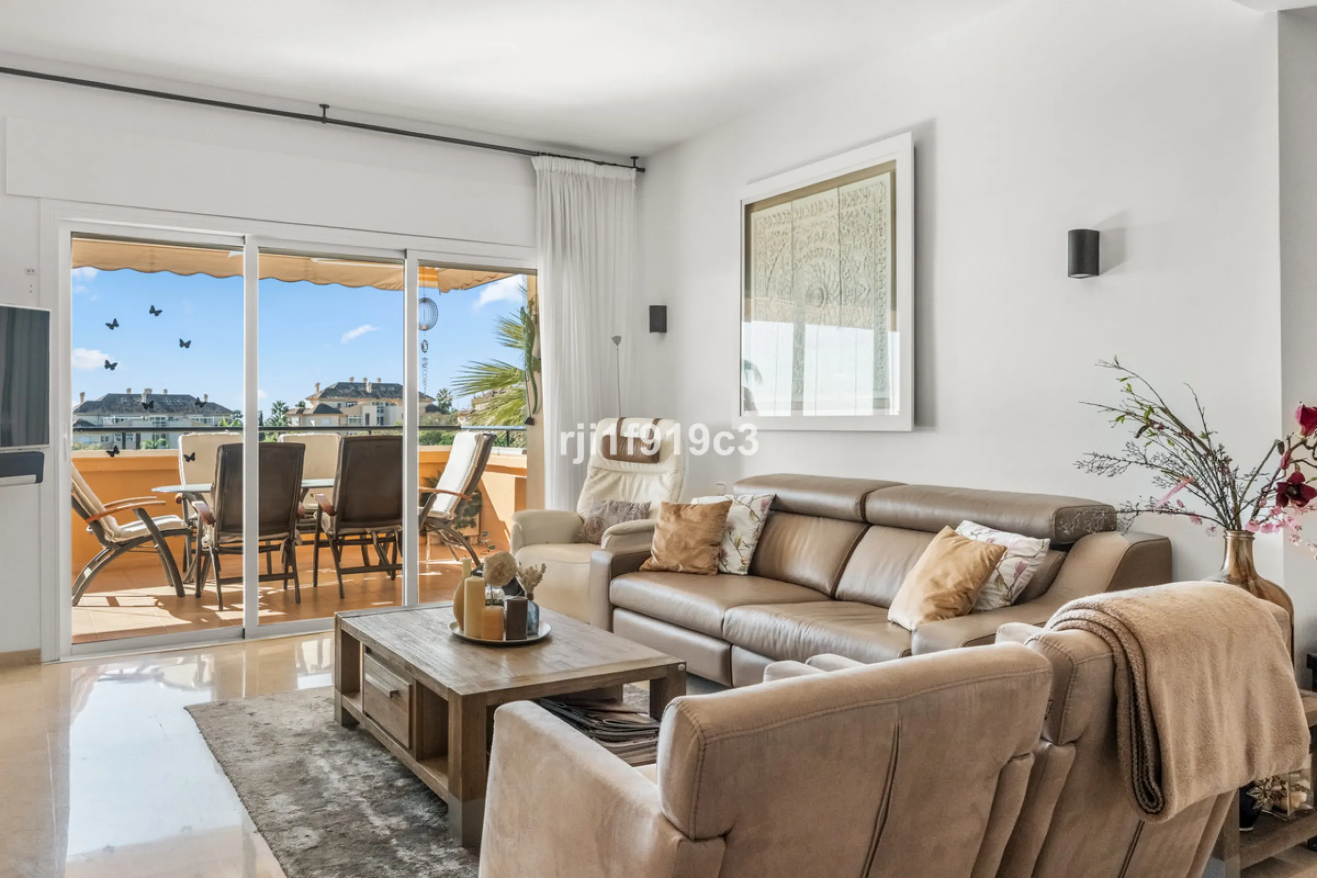 Apartment - Middle Floor Apartment в продаже в Marbella, Málaga. В доме 3 спален и 4 ванных комнат. Площадь дома 151 м²