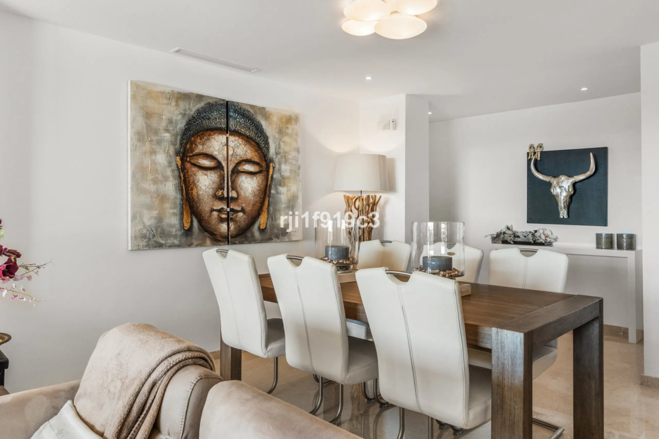Apartment - Middle Floor Apartment в продаже в Marbella, Málaga. В доме 3 спален и 4 ванных комнат. Площадь дома 151 м²