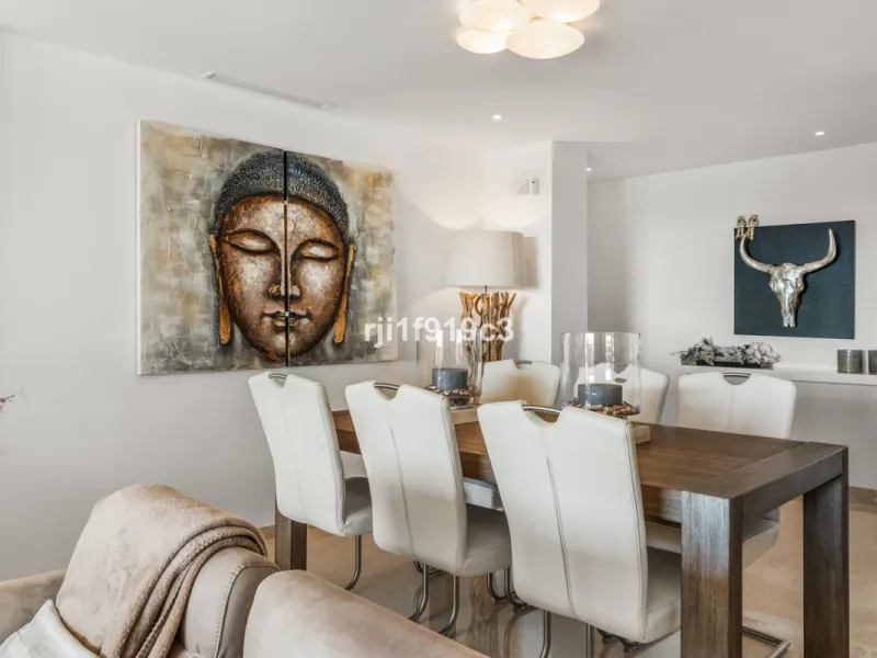 Apartment - Middle Floor Apartment в продаже в Marbella, Málaga. В доме 3 спален и 4 ванных комнат. Площадь дома 151 м²