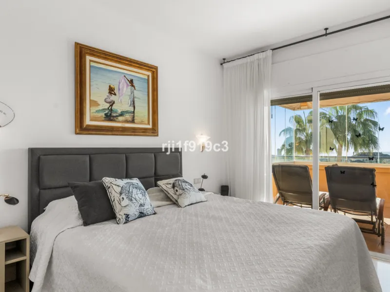 Apartment - Middle Floor Apartment в продаже в Marbella, Málaga. В доме 3 спален и 4 ванных комнат. Площадь дома 151 м²