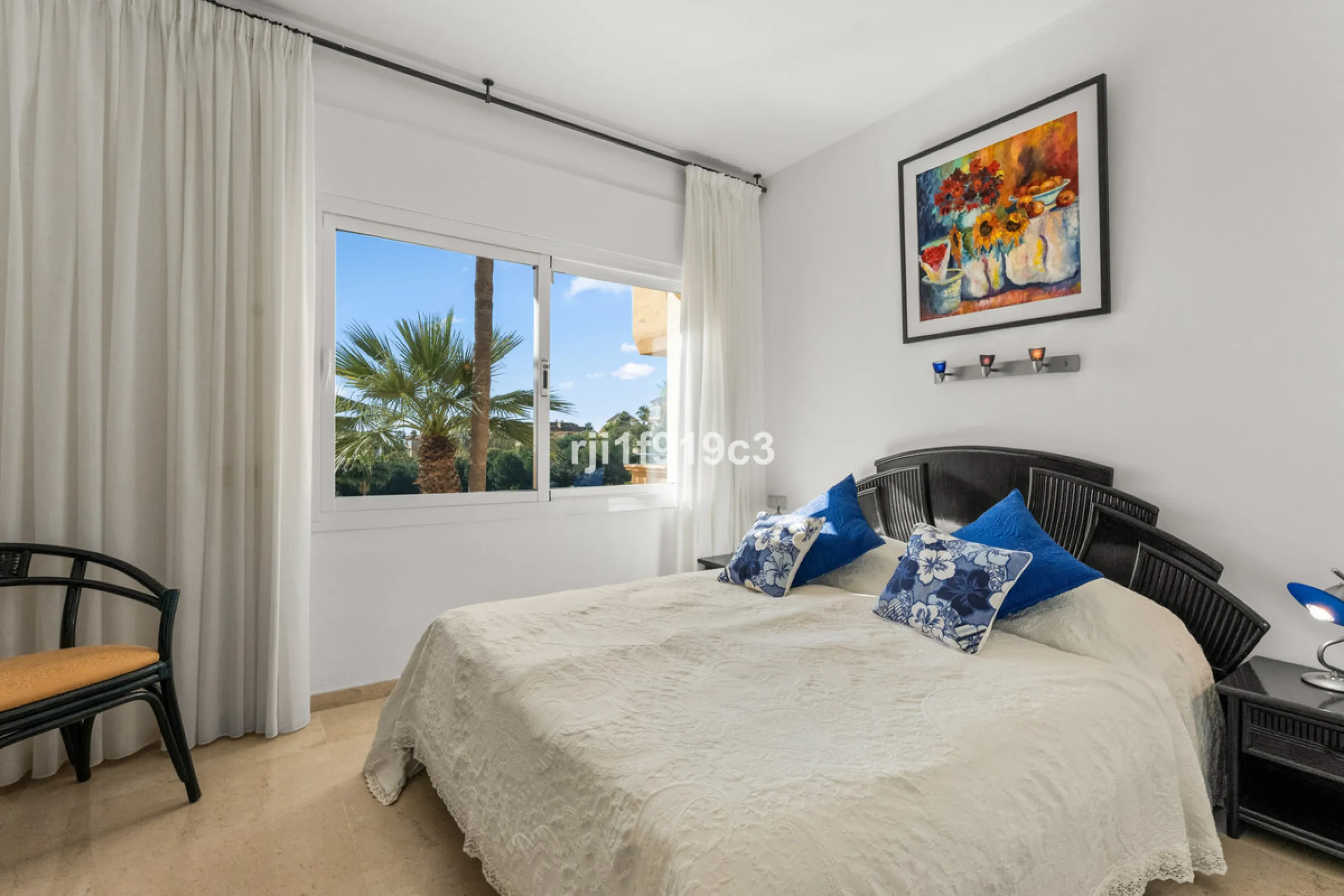 Apartment - Middle Floor Apartment в продаже в Marbella, Málaga. В доме 3 спален и 4 ванных комнат. Площадь дома 151 м²