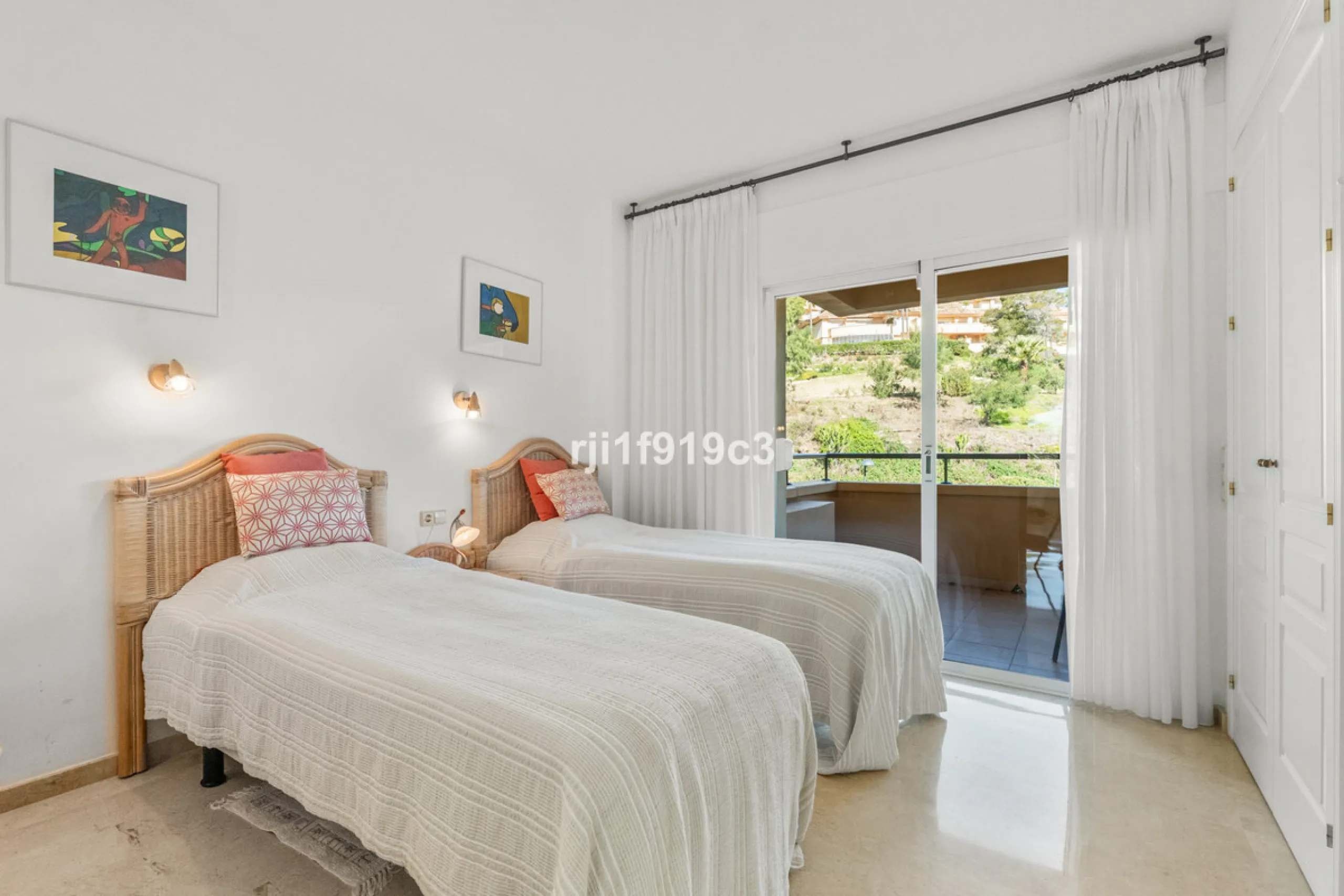 Apartment - Middle Floor Apartment в продаже в Marbella, Málaga. В доме 3 спален и 4 ванных комнат. Площадь дома 151 м²