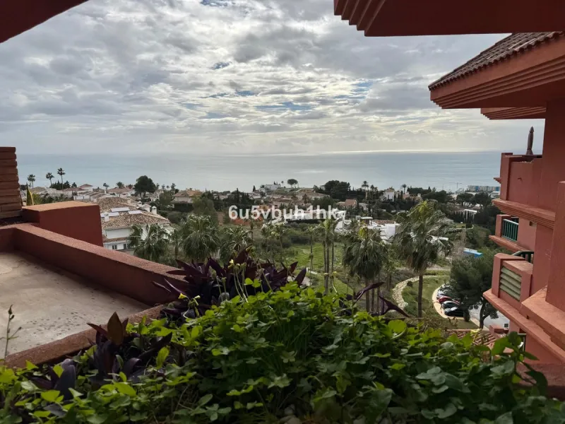 We present this exclusive penthouse in Altos del Higuerón, a property that stands out for its brightness, spaciousness, and spectacular sea views.