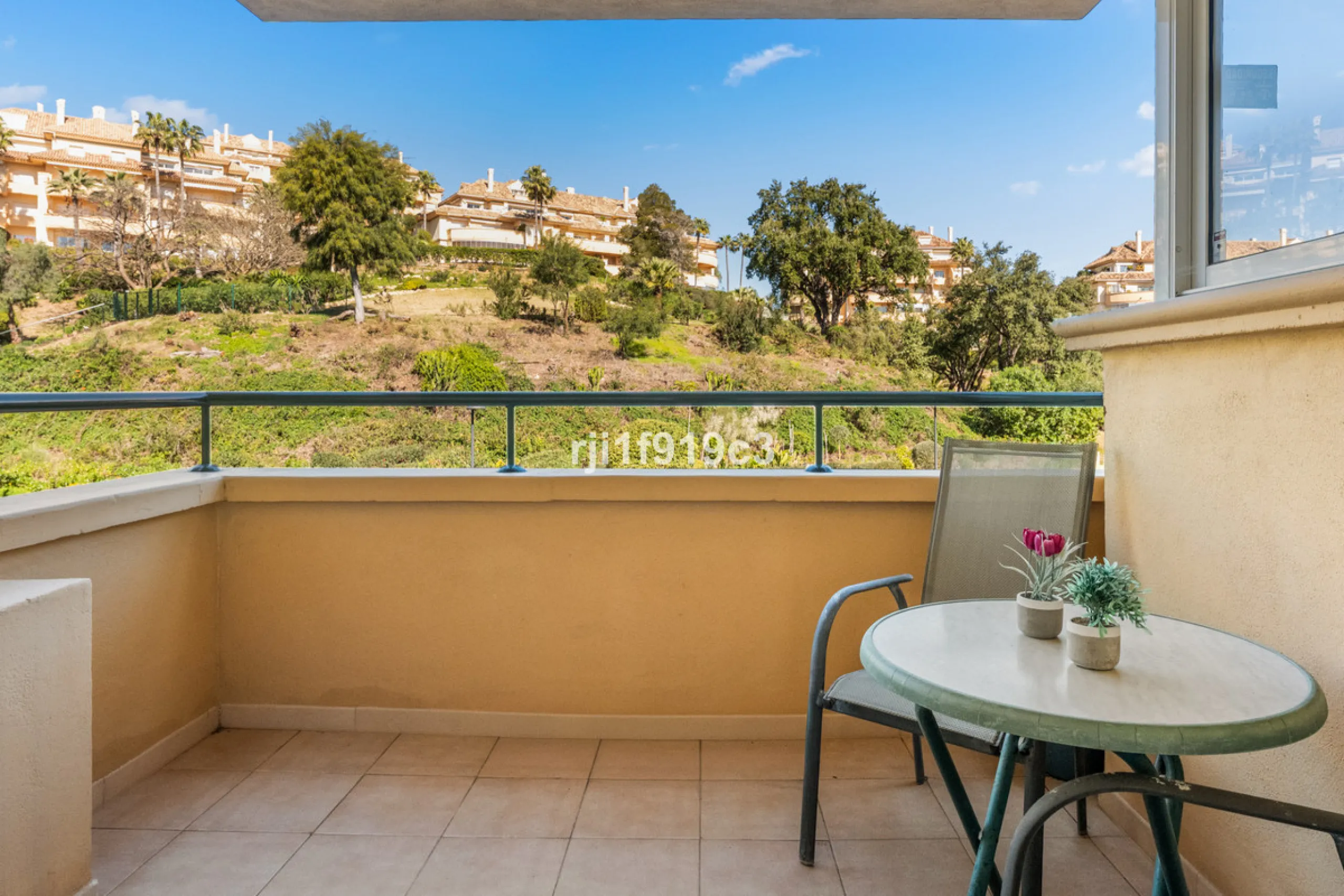 Apartment - Middle Floor Apartment в продаже в Marbella, Málaga. В доме 3 спален и 4 ванных комнат. Площадь дома 151 м²