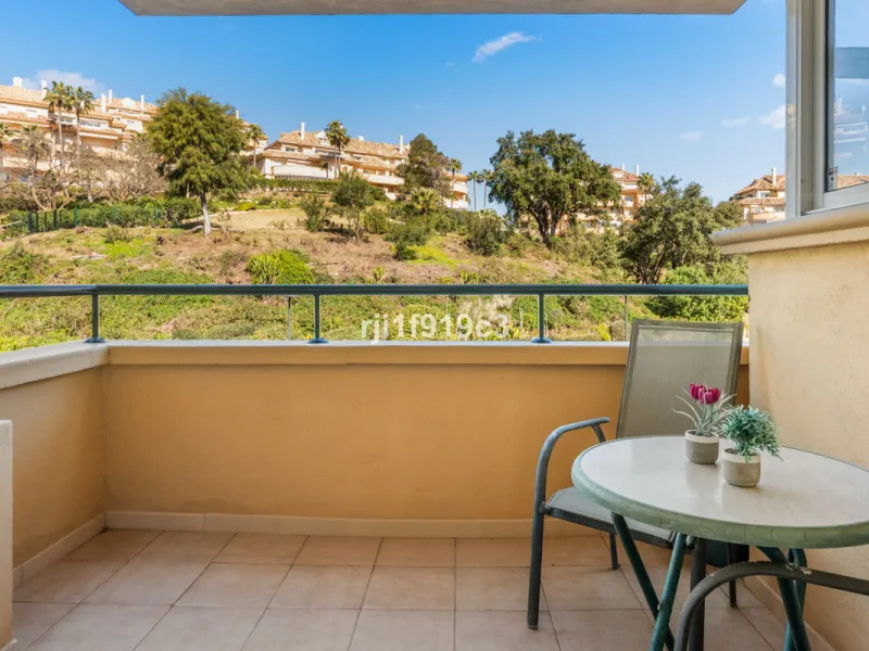Apartment - Middle Floor Apartment в продаже в Marbella, Málaga. В доме 3 спален и 4 ванных комнат. Площадь дома 151 м²