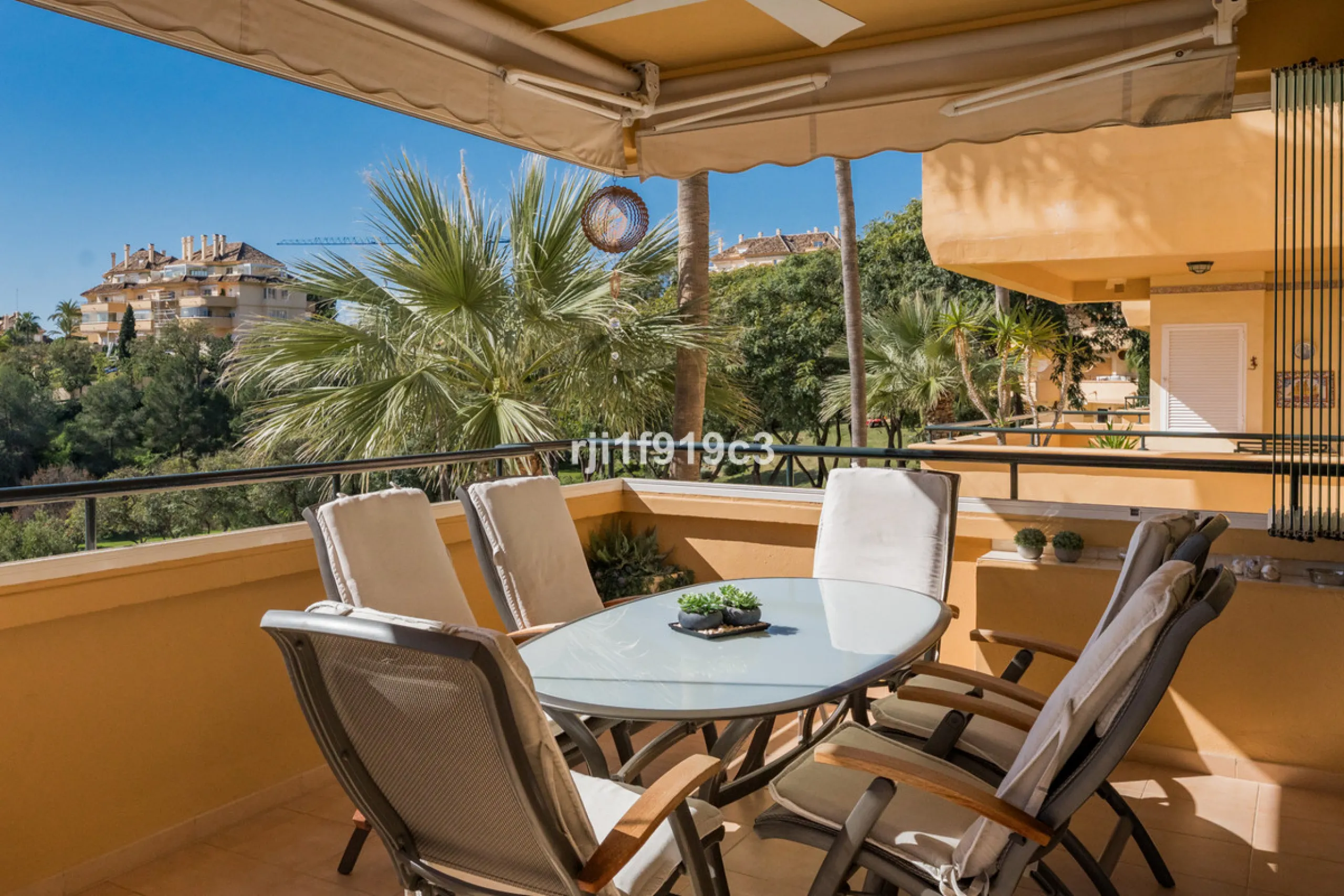 Apartment - Middle Floor Apartment в продаже в Marbella, Málaga. В доме 3 спален и 4 ванных комнат. Площадь дома 151 м²
