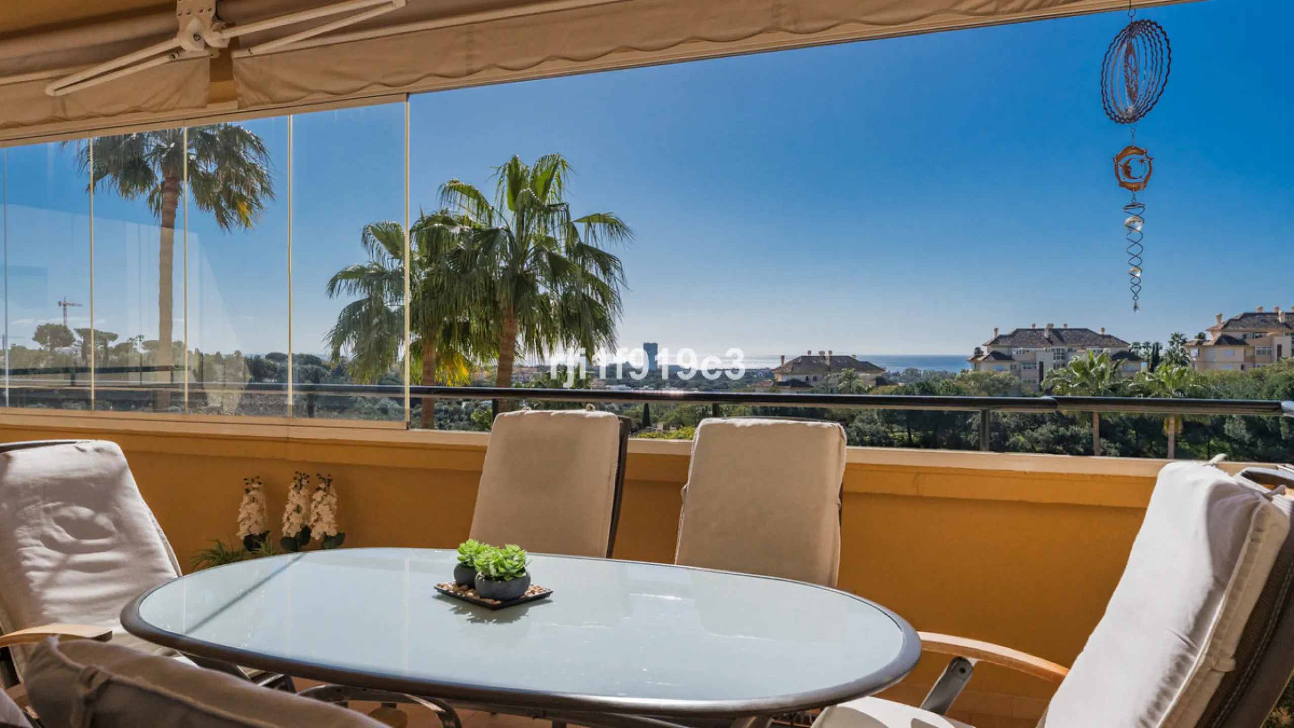 Apartment - Middle Floor Apartment в продаже в Marbella, Málaga. В доме 3 спален и 4 ванных комнат. Площадь дома 151 м²