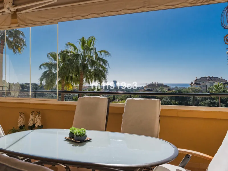 Apartment - Middle Floor Apartment в продаже в Marbella, Málaga. В доме 3 спален и 4 ванных комнат. Площадь дома 151 м²